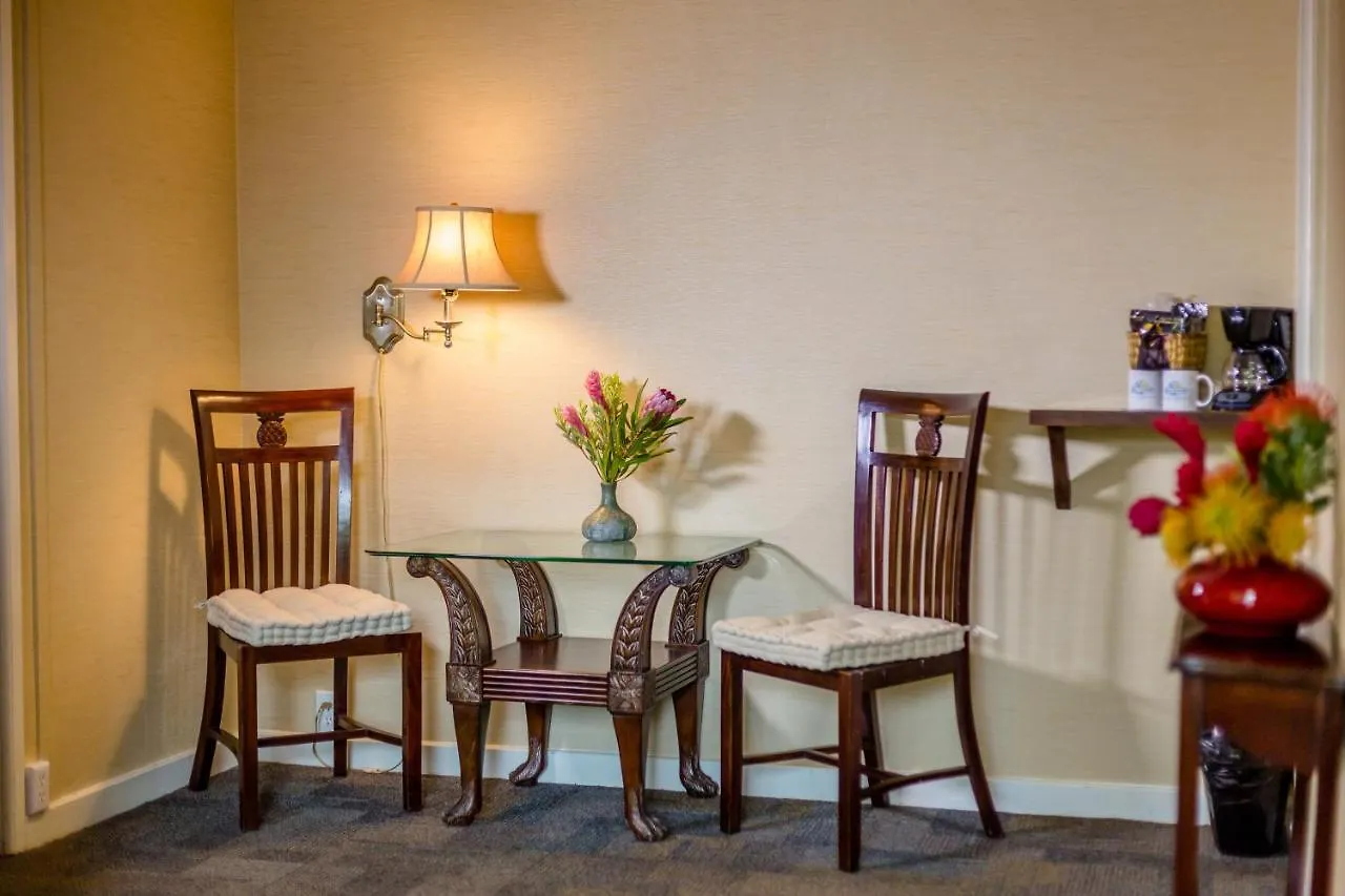 Kula Lodge بيت خشبي