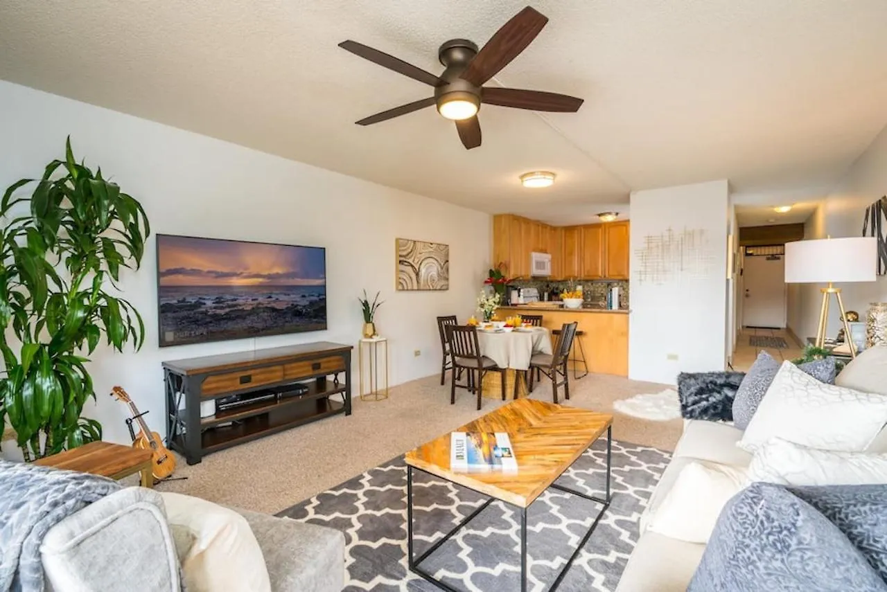 King Suite: Walk To Beach, Pool