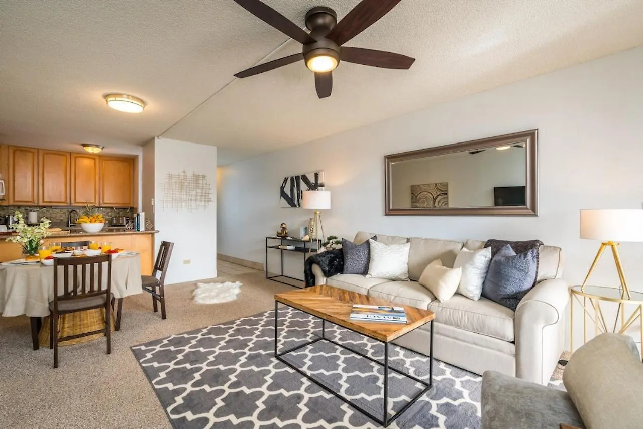 King Suite: Walk To Beach, Pool