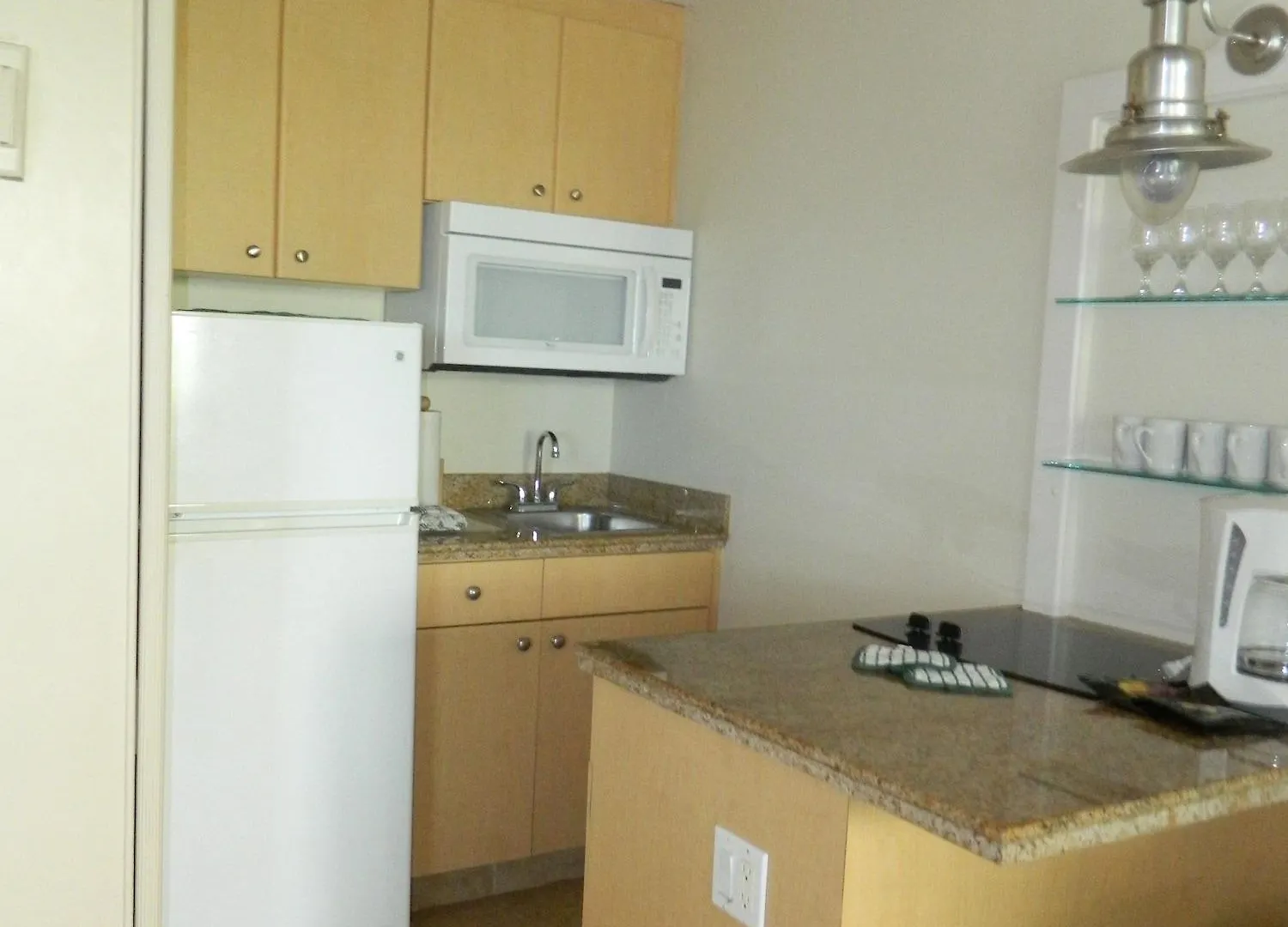 Apart-hotel Kahana Beach Resort 3*