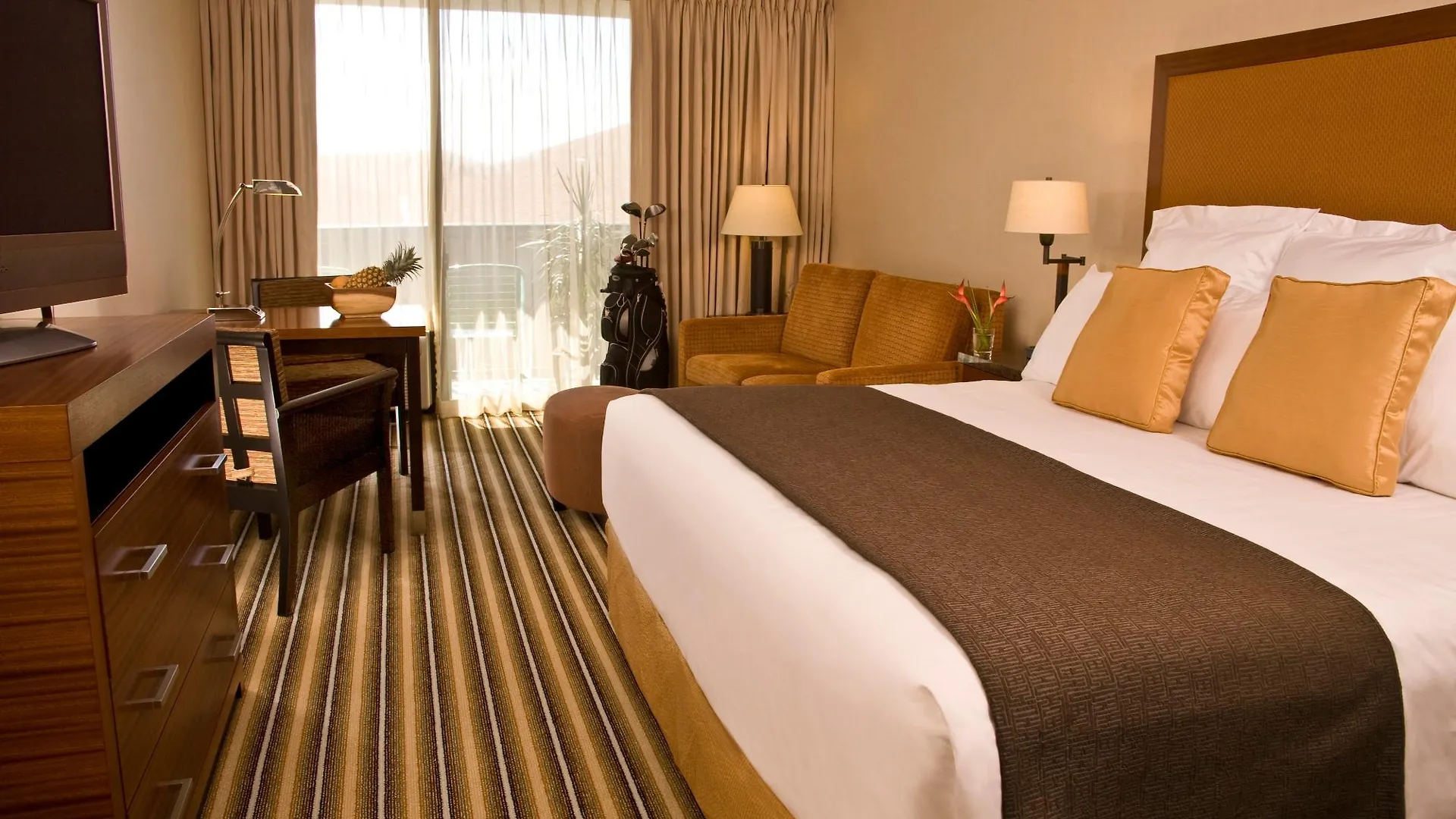 Maui Coast Hotel 3*