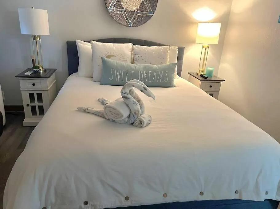 Ocean Front- Cozy Prime Location In