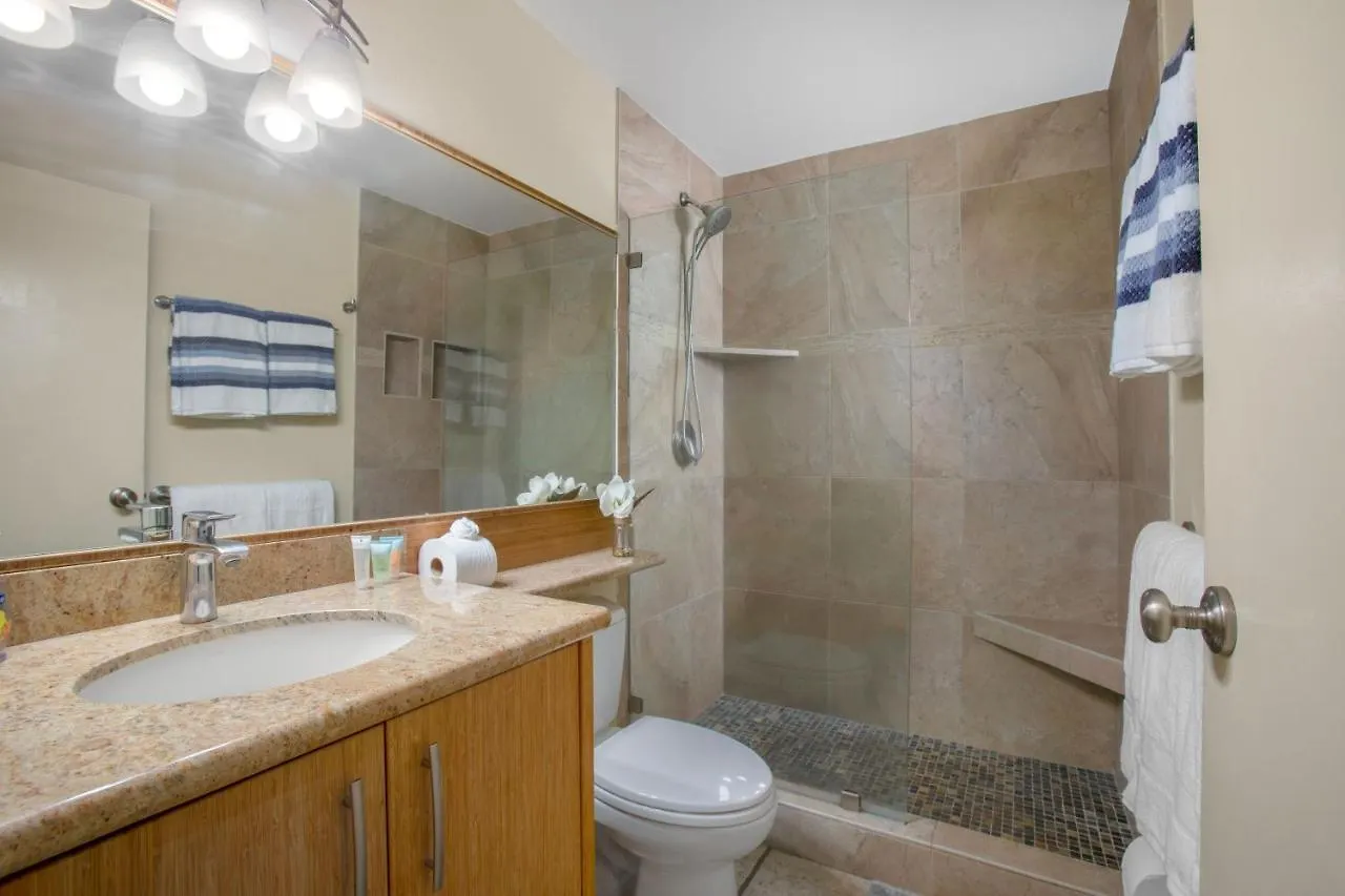 Beautiful 1 Bedroom With Ocean Views | Oceanfront * キヘイ