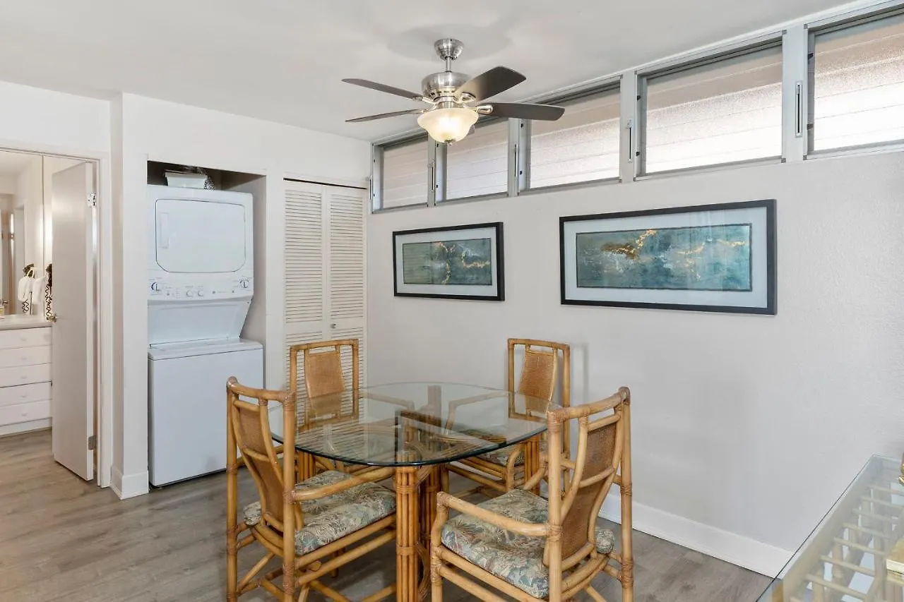 Incredible Beachfront 1br - Sleeps 4 Awesome Location And In The Center Of Restaurants Many Beaches Golf And More *