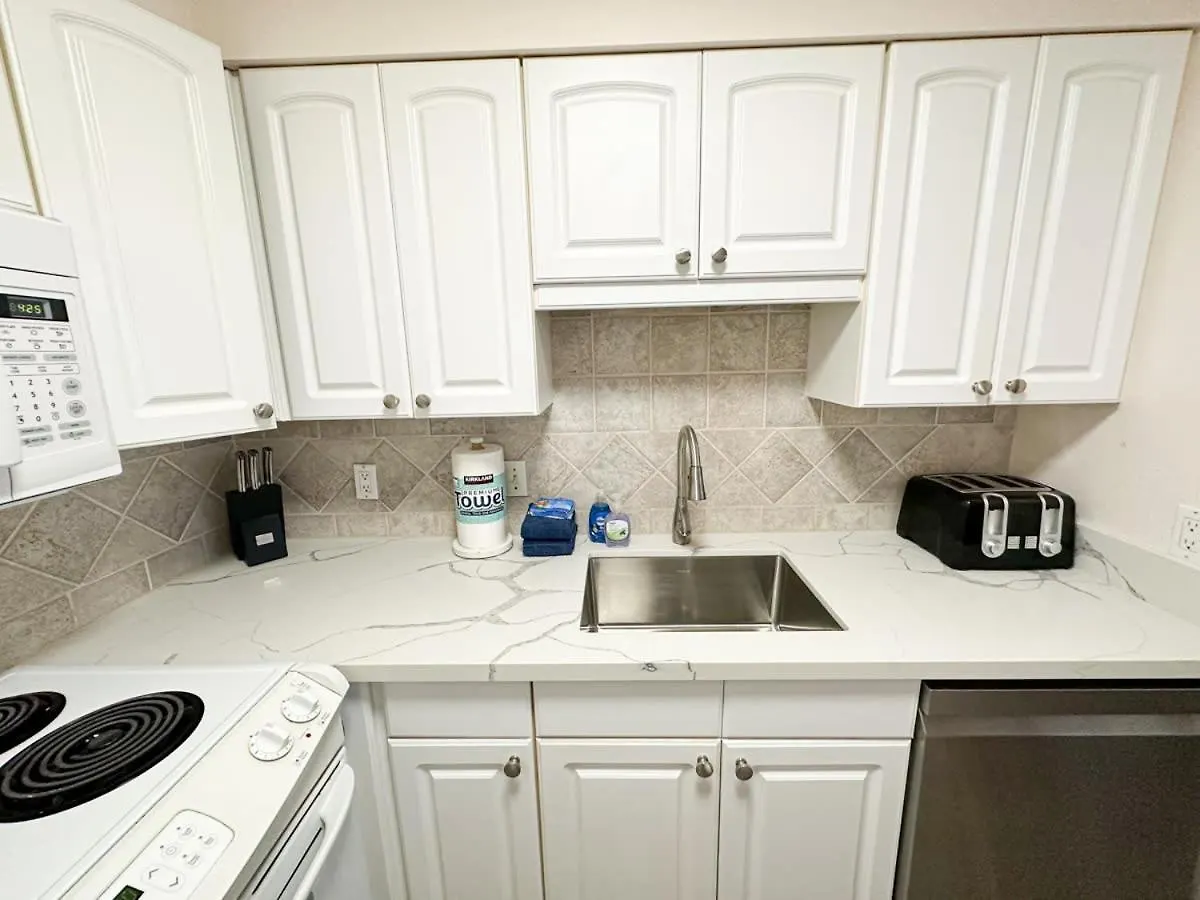 Incredible Beachfront 1br - Sleeps 4 Awesome Location And In The Center Of Restaurants Many Beaches Golf And More Ferienhaus