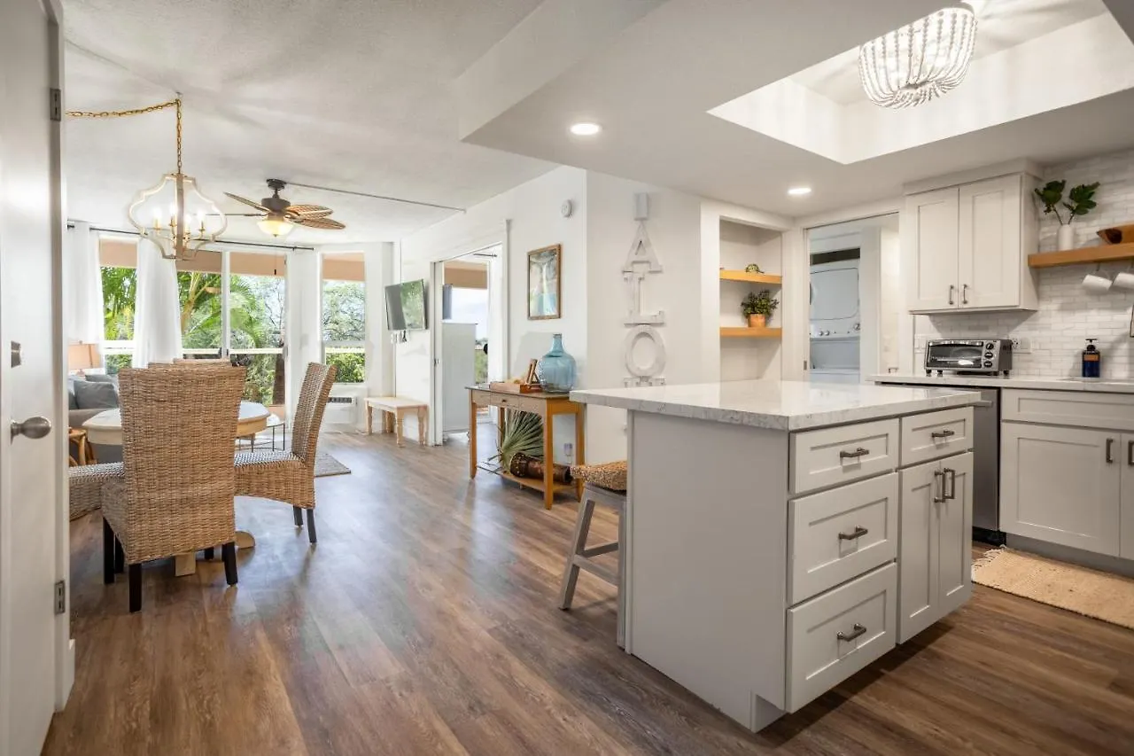 10 Pick! Walk To Beach, Shops, Dining And Pool
