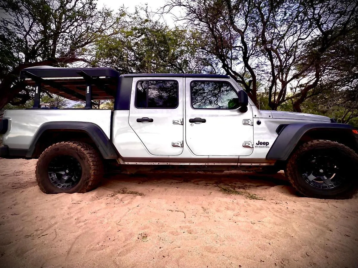 Роскошный шатер Explore Maui's Diverse And Uncover The Island's Beauty From Fresh Perspectives Every Day As You Journey With Aloha Glamp's Great Jeep Equipped With A Rooftop Tent *