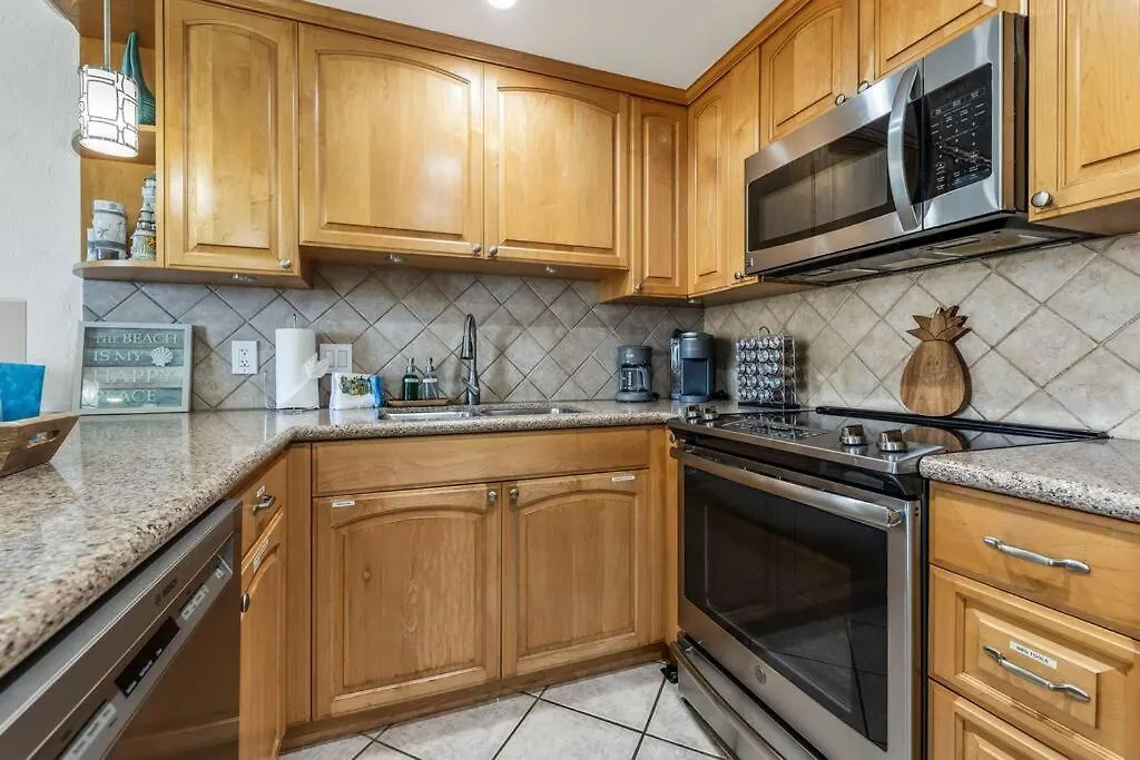 Papakea E206- Updated Papakea Oceanview Condo, The Amenities