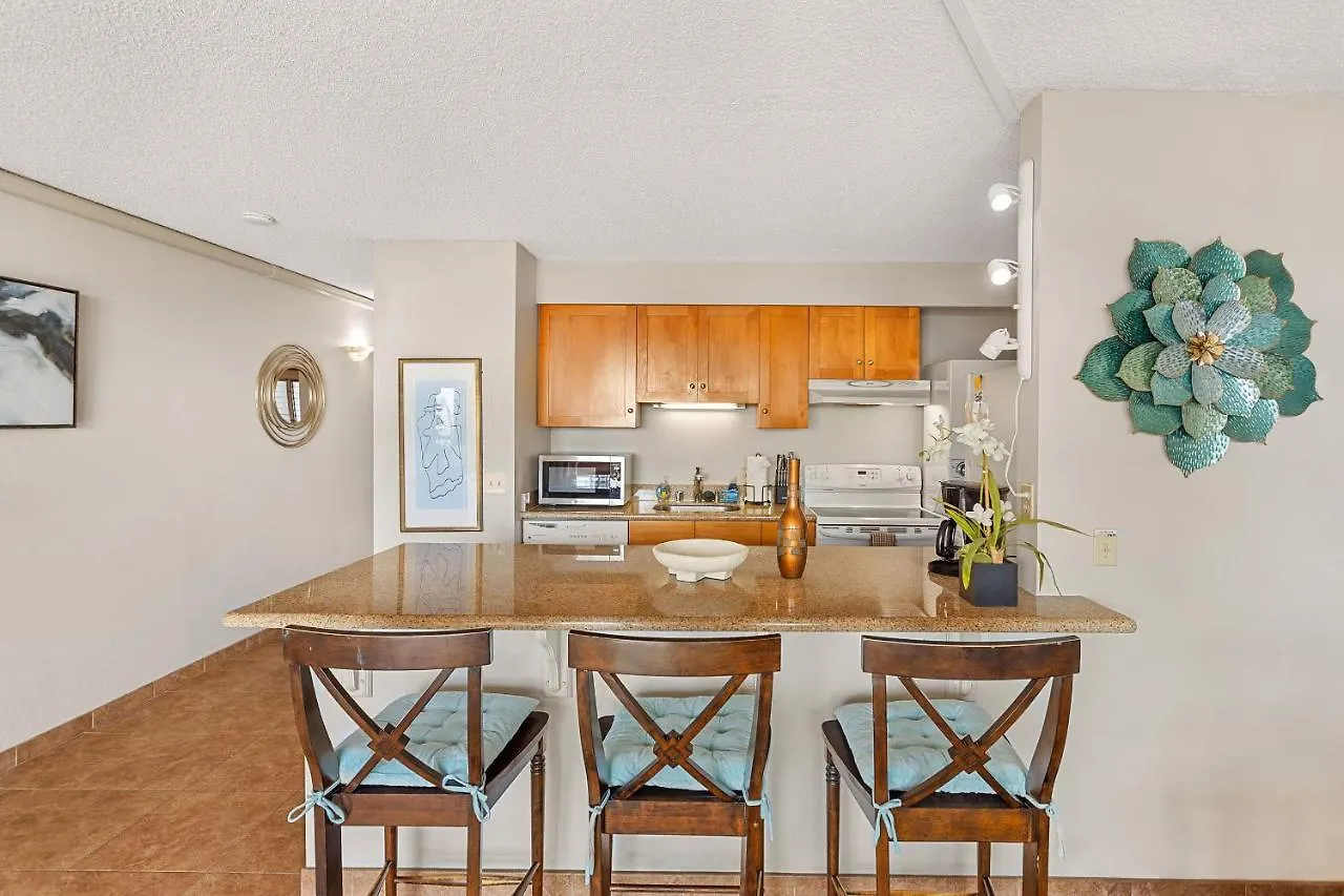 Island Surf 304 - Renovated, Ocean Views, Split Ac