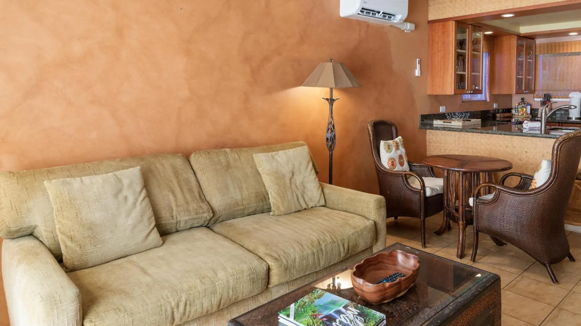 Orchid Suite, 1 Bedroom, Sleeps 4, Pool & Bbq, Pre-Renovation Summer Sale Kihei