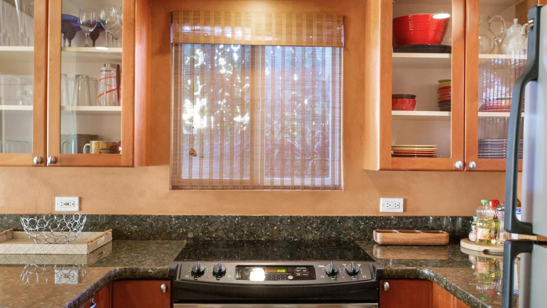 Orchid Suite, 1 Bedroom, Sleeps 4, Pool & Bbq, Pre-Renovation Summer Sale Apartment