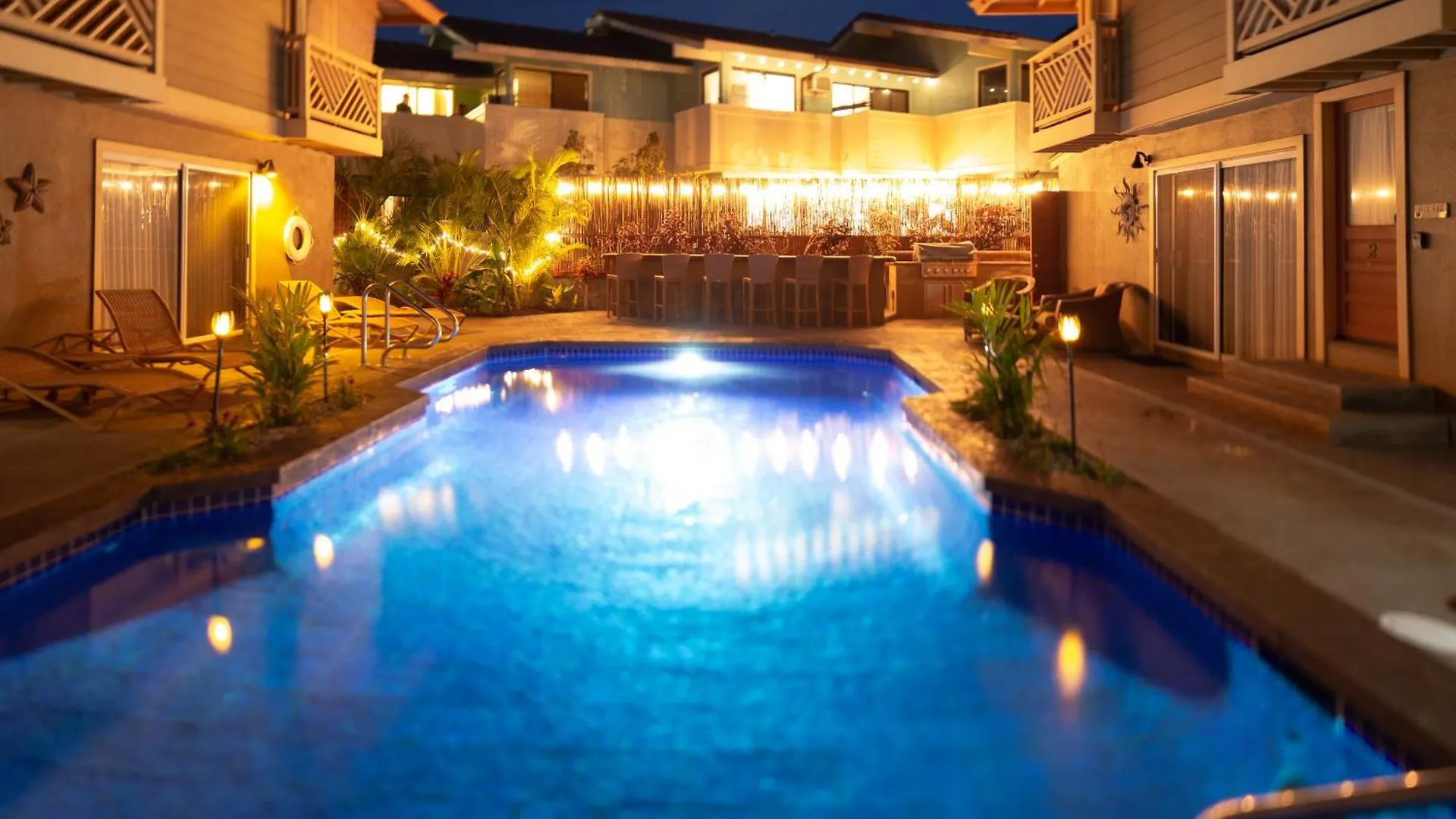 Apartment Orchid Suite, 1 Bedroom, Sleeps 4, Pool & Bbq, Pre-Renovation Summer Sale
