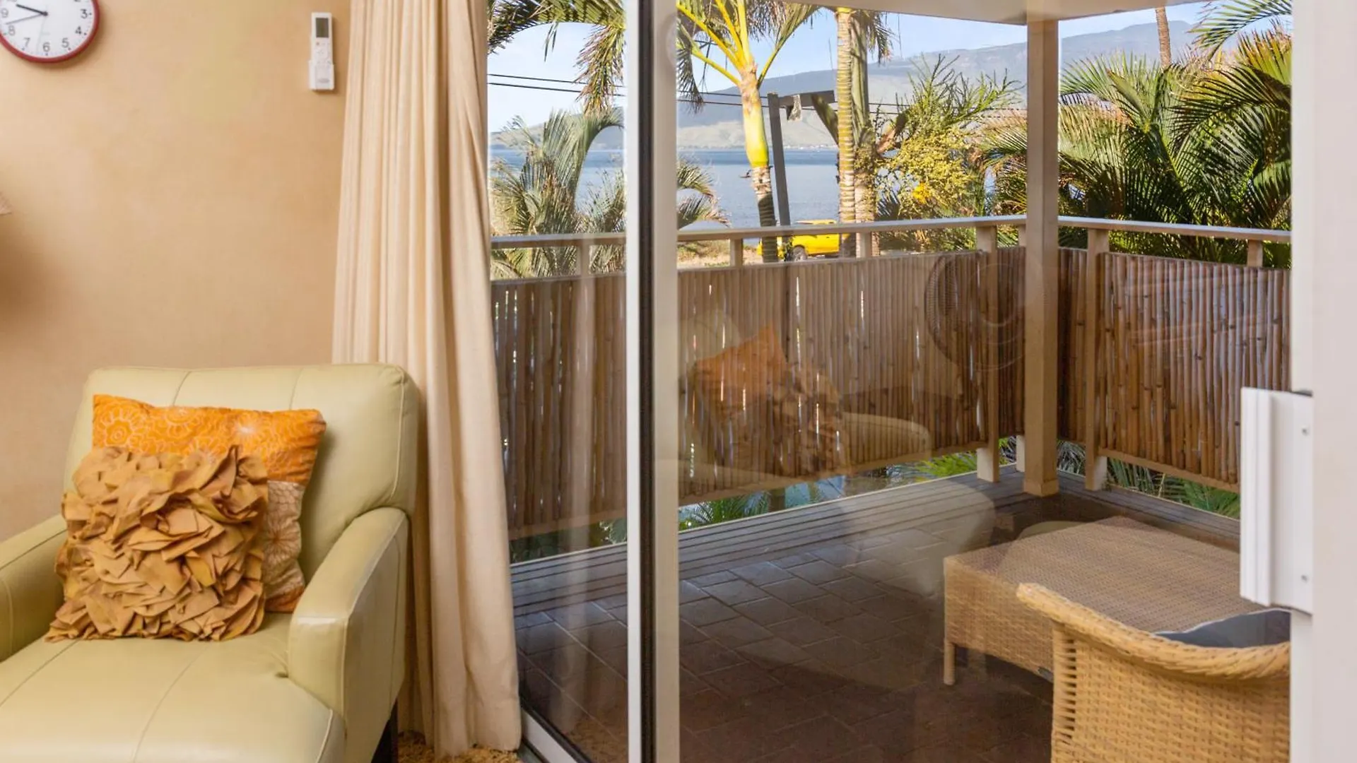 Orchid Suite, 1 Bedroom, Sleeps 4, Pool & Bbq, Pre-Renovation Summer Sale *