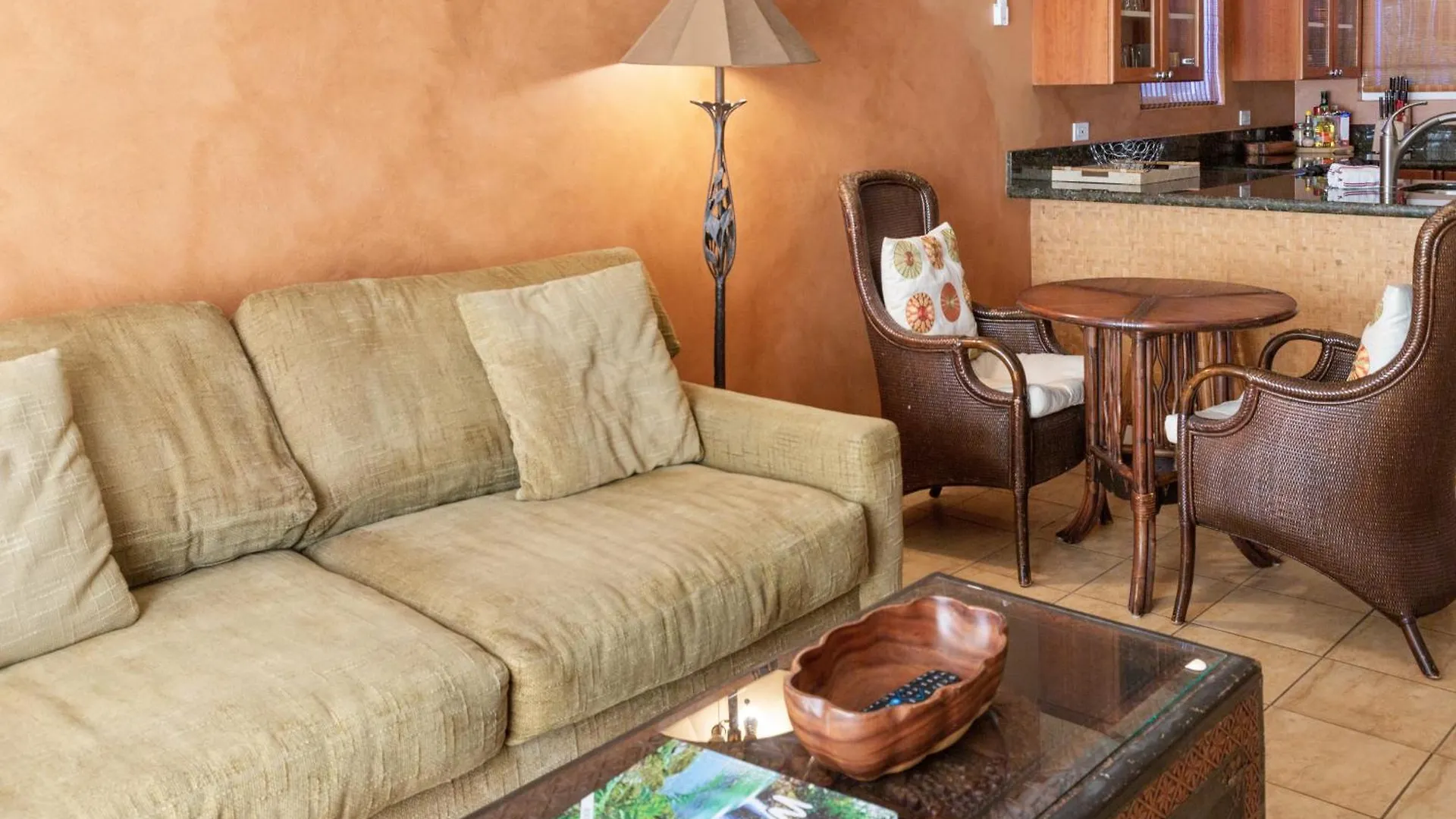 Orchid Suite, 1 Bedroom, Sleeps 4, Pool & Bbq, Pre-Renovation Summer Sale