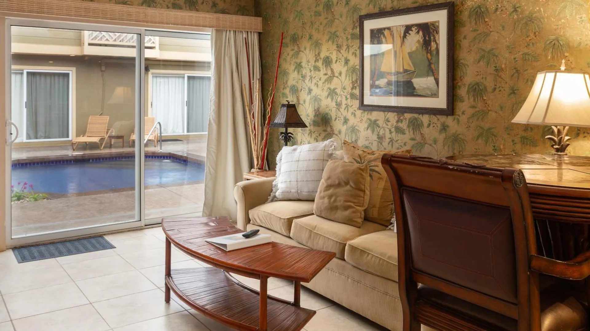 Lotus Suite, 1 Bedroom, Sleeps 4, Pool & Bbq, Pre-Renovation Summer Sale Kihei