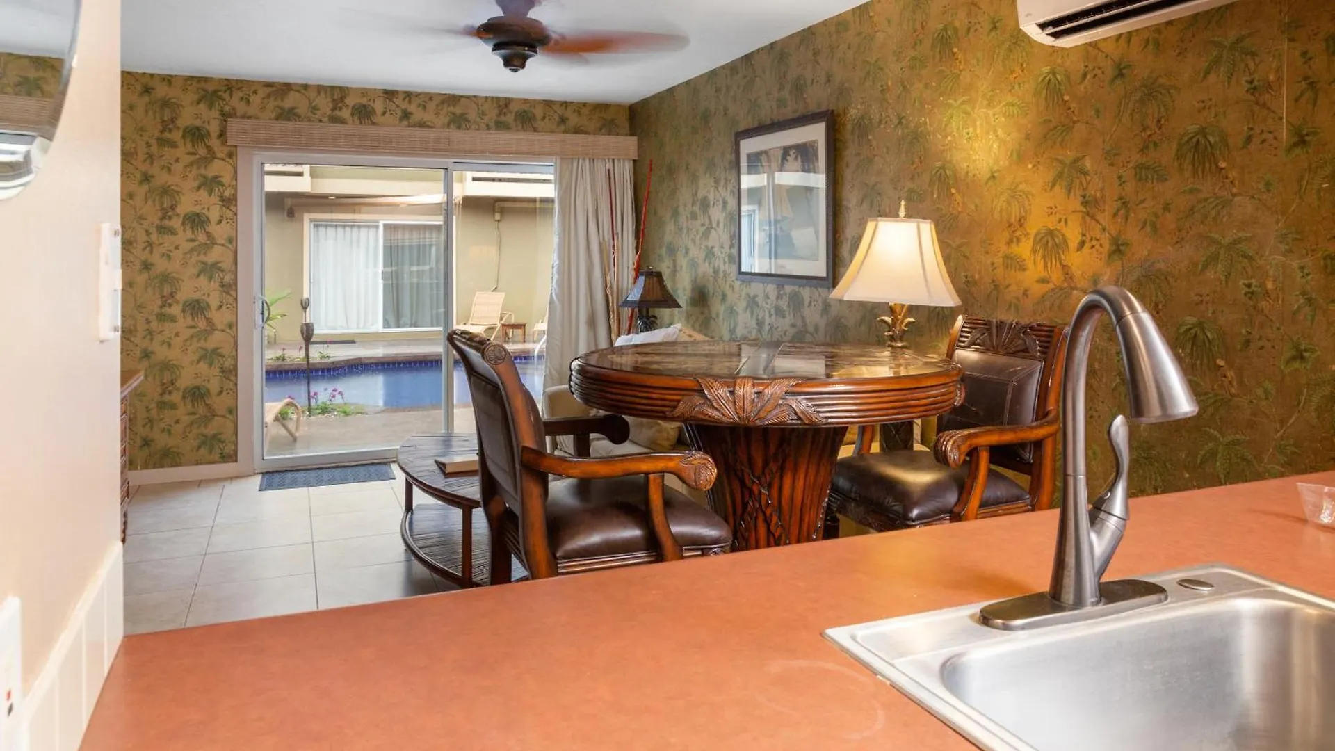 Lotus Suite, 1 Bedroom, Sleeps 4, Pool & Bbq, Pre-Renovation Summer Sale Kihei