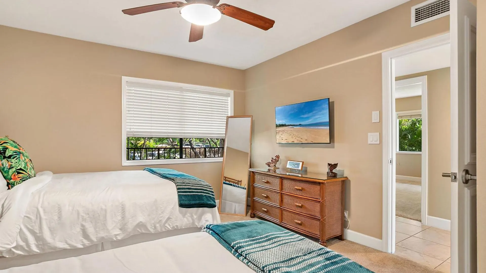 Makena Surf G-201 - End Unit, Panoramic Views, Ac! * Wailea (Maui)
