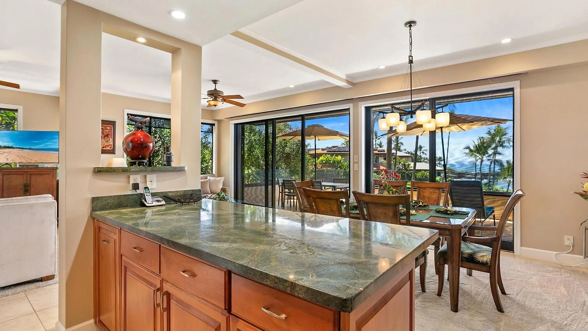 Makena Surf G-201 - End Unit, Panoramic Views, Ac! Wailea (Maui)