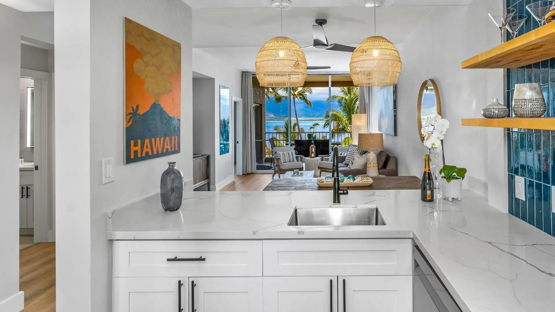 Upscale Oceanfront Penthouse Vistas 公寓