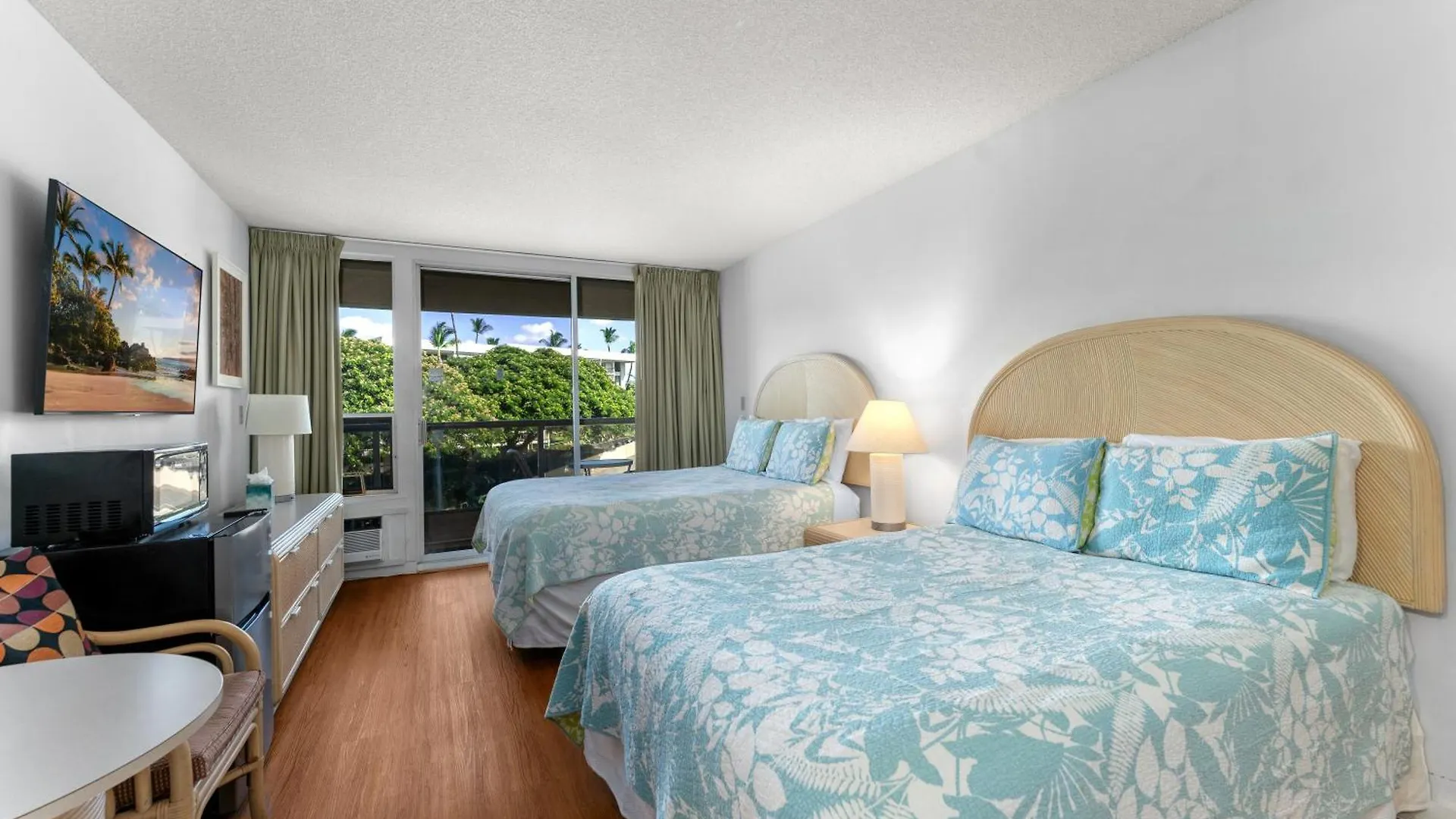 Ferienhaus Spacious Across The Street From Maui's Beaches Mbg304 *