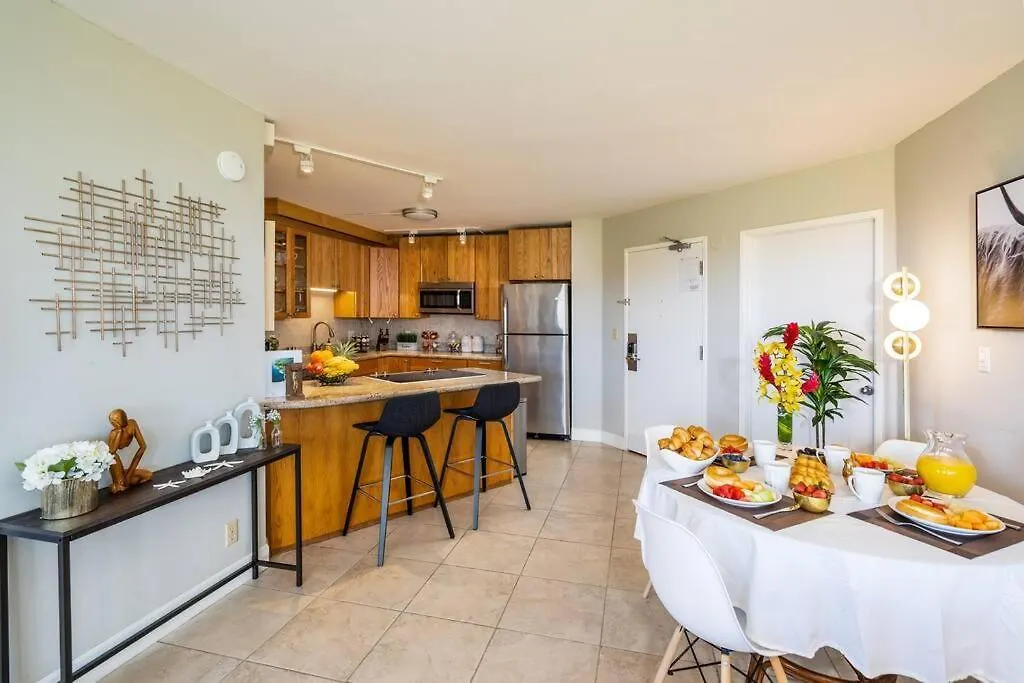 Ocean View Penthouse: Steps To Beach, Fast Wi-fi Διαμέρισμα