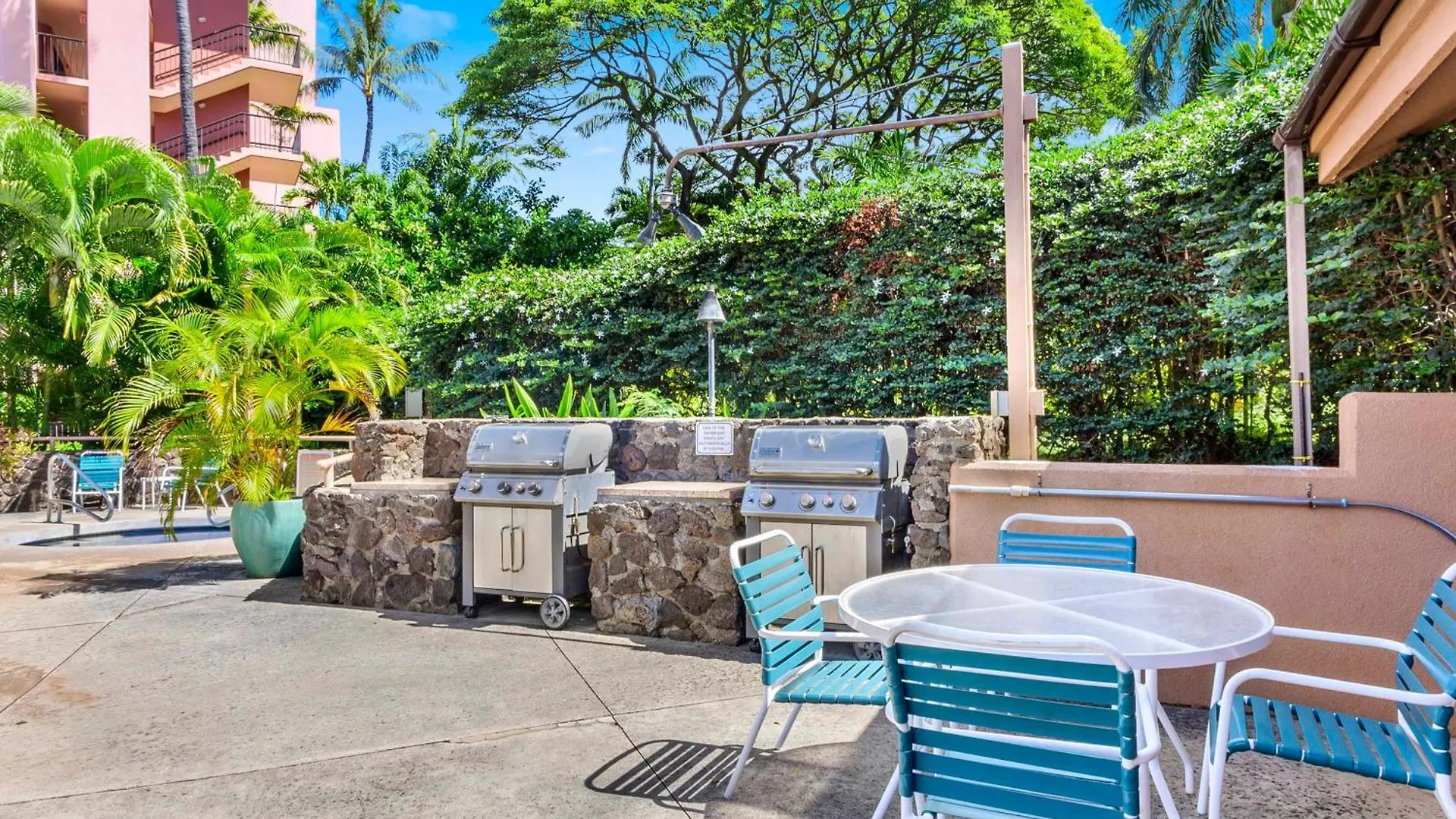 Resort Kahana 3*