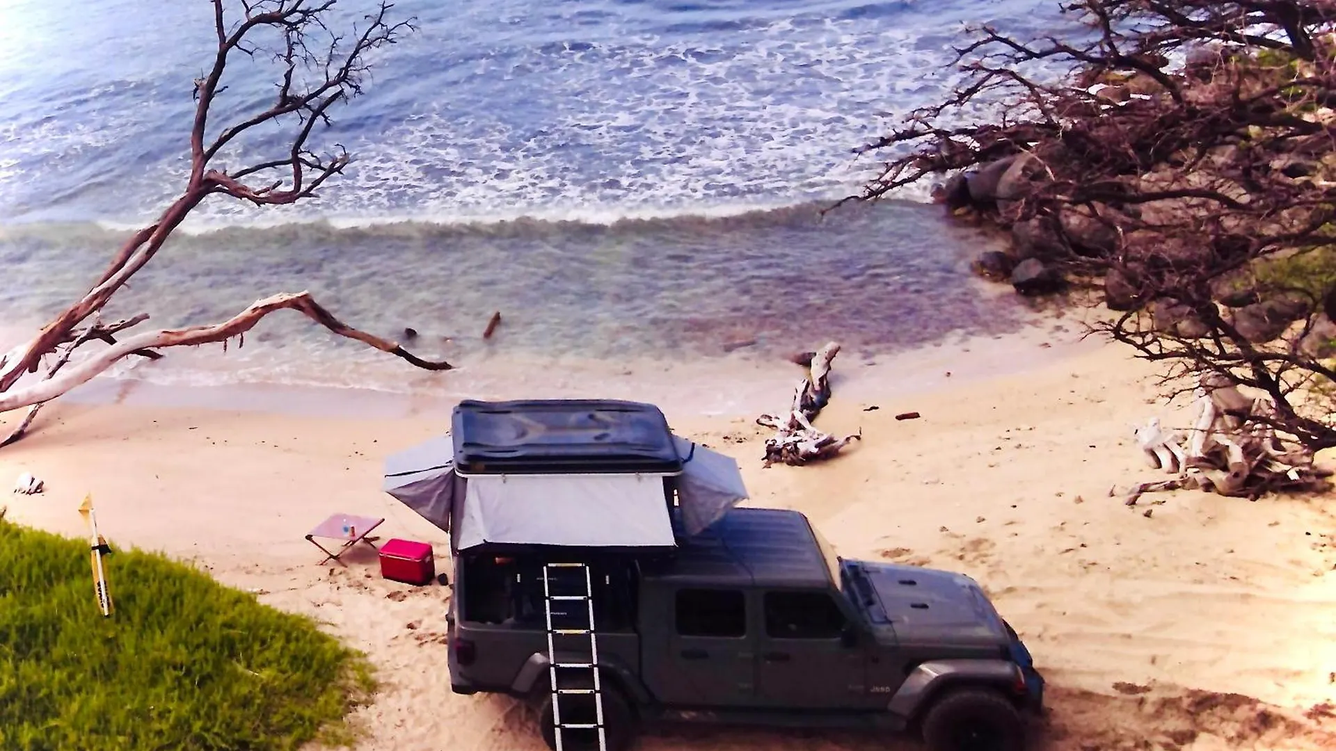 Apartment Embark On A Journey Through Maui With Aloha Glamp's Jeep And Rooftop Tent Allows To Discover Diverse Campgrounds, Unveiling The Island's Beauty From Unique Perspectives Each Day Paia