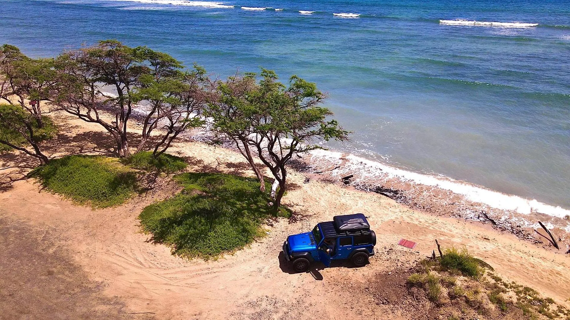 Embark On A Journey Through Maui With Aloha Glamp's Jeep And Rooftop Tent Allows To Discover Diverse Campgrounds, Unveiling The Island's Beauty From Unique Perspectives Each Day * Paia