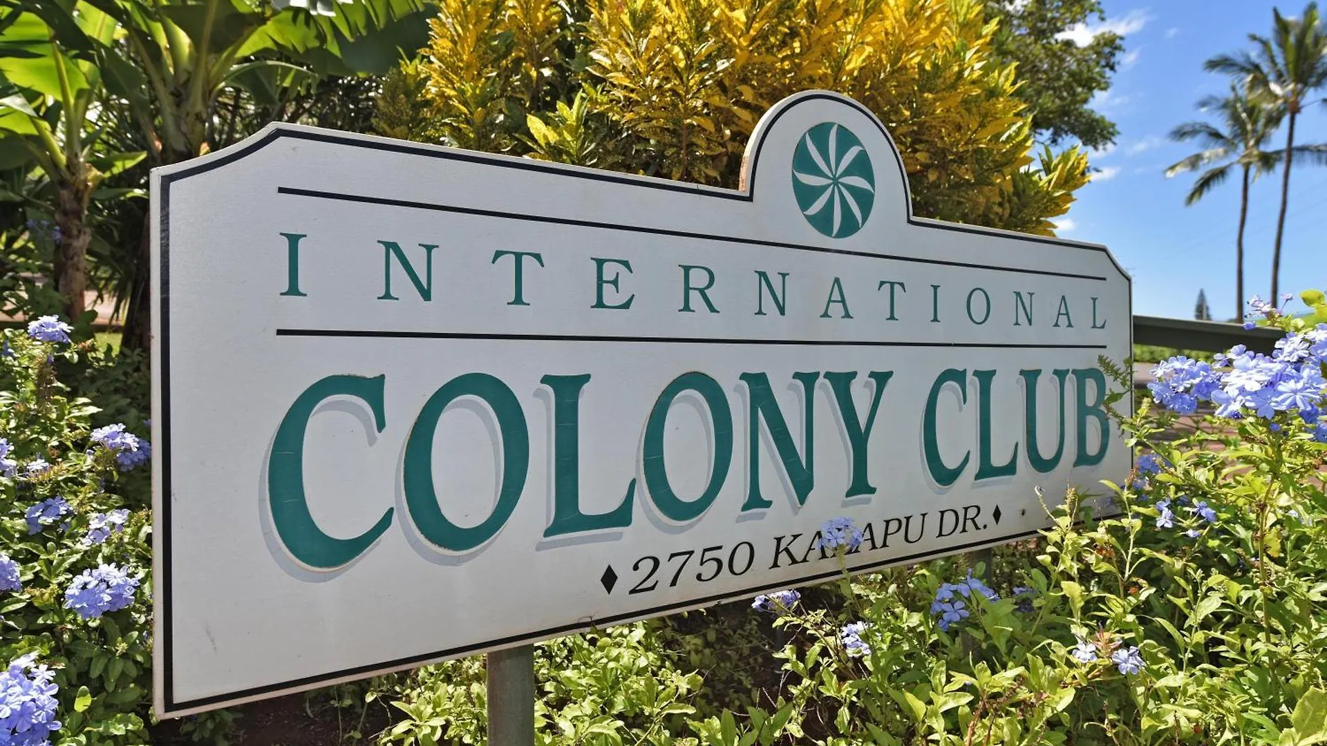 International Colony Club 23 *