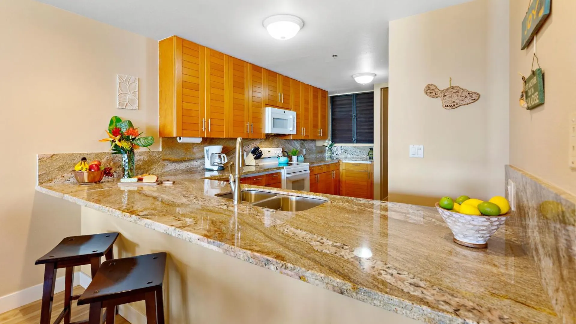 Oceanfront Island Oasis - Sk317 - Sullivan Kahana