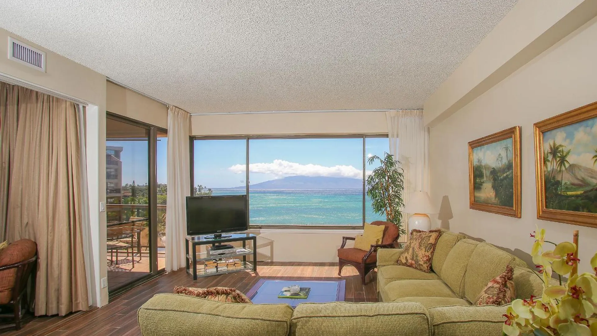 Oceanview, Corner Renovated Unit W Ac! Sk366 *