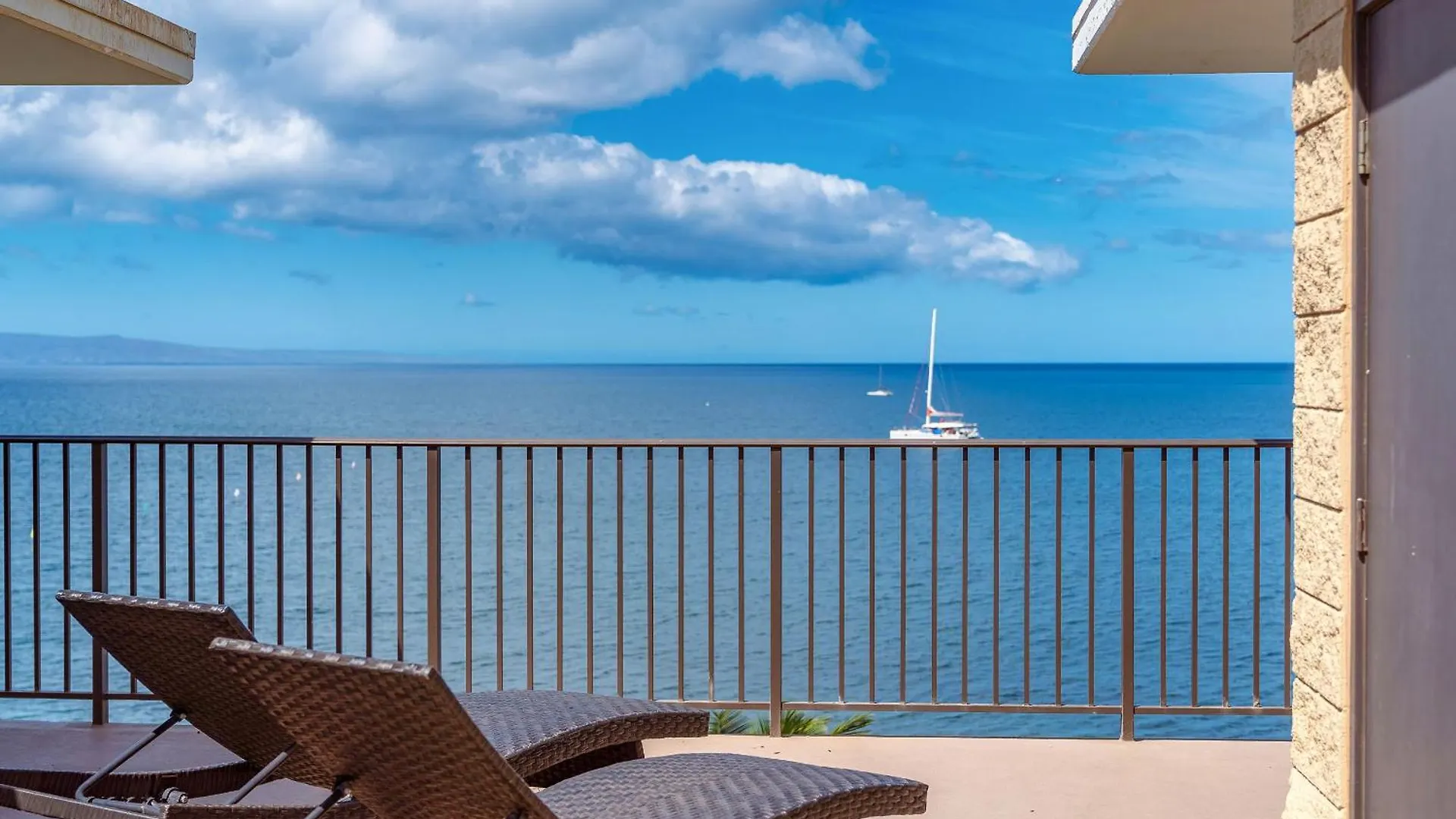 606 - Direct Ocean Front, Ac!