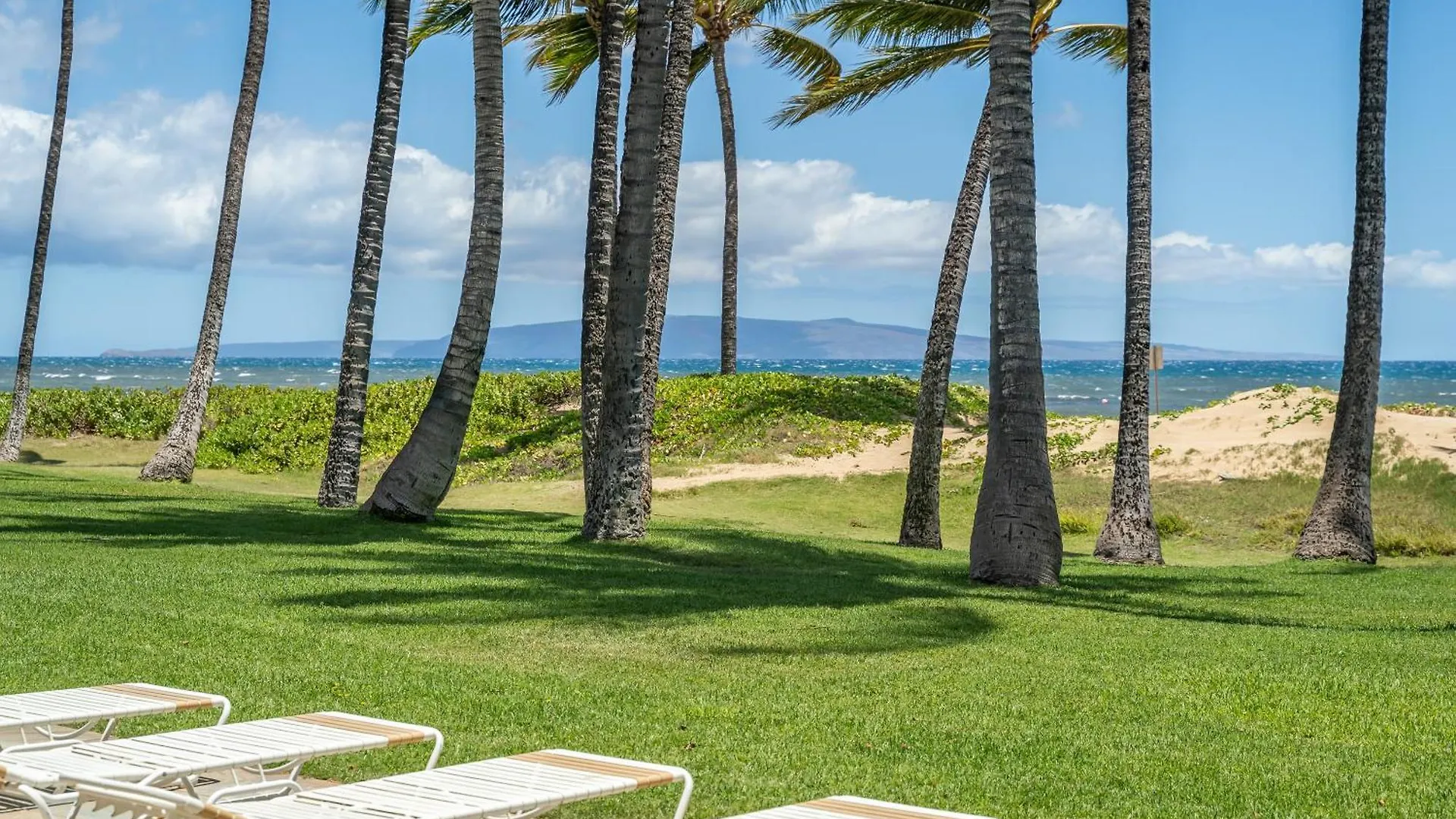 Oceanfront Paradise: Fully Remodeled Ground Floor Appartamento *