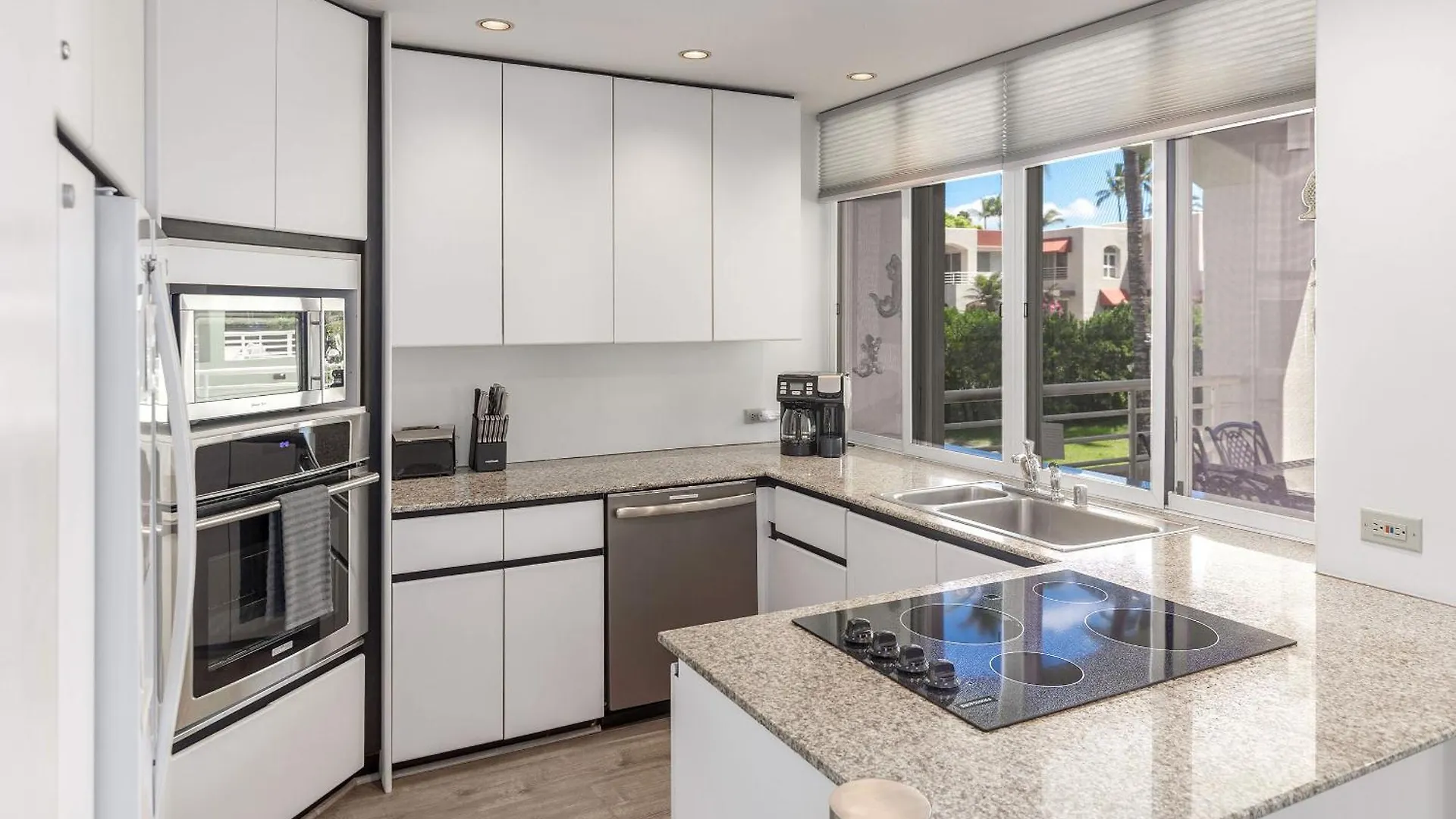 New! Palms 702 - Romantic Retreat - Split Ac In Bedroom - Open-air Living Area Holiday home