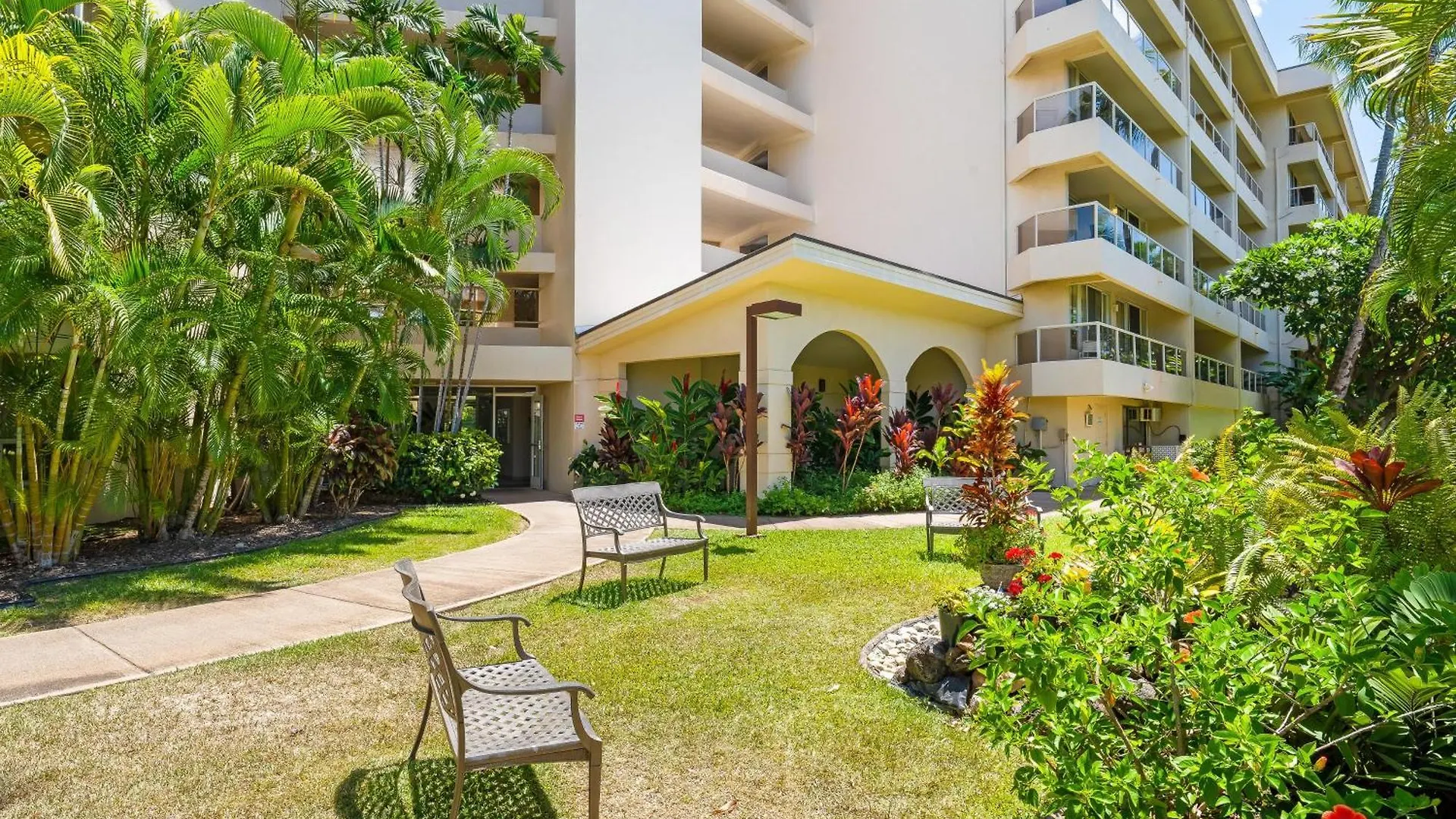 Maui Banyan P301