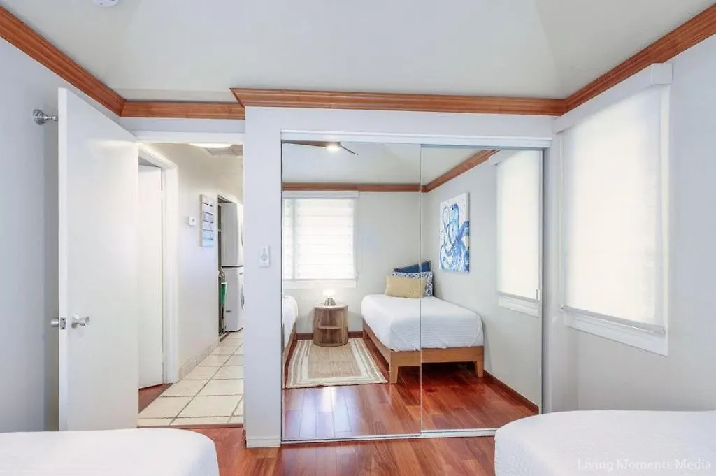 Nyaraló Spacious Beachfront — Sleeps 6 — Ocean Views