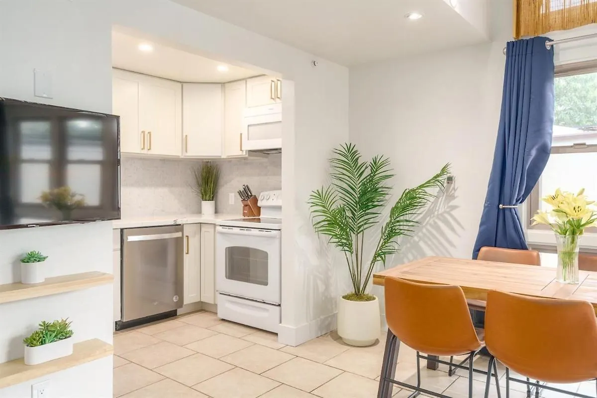 Beachfront Condo—3 Bedrooms—fully Renovated Holiday home