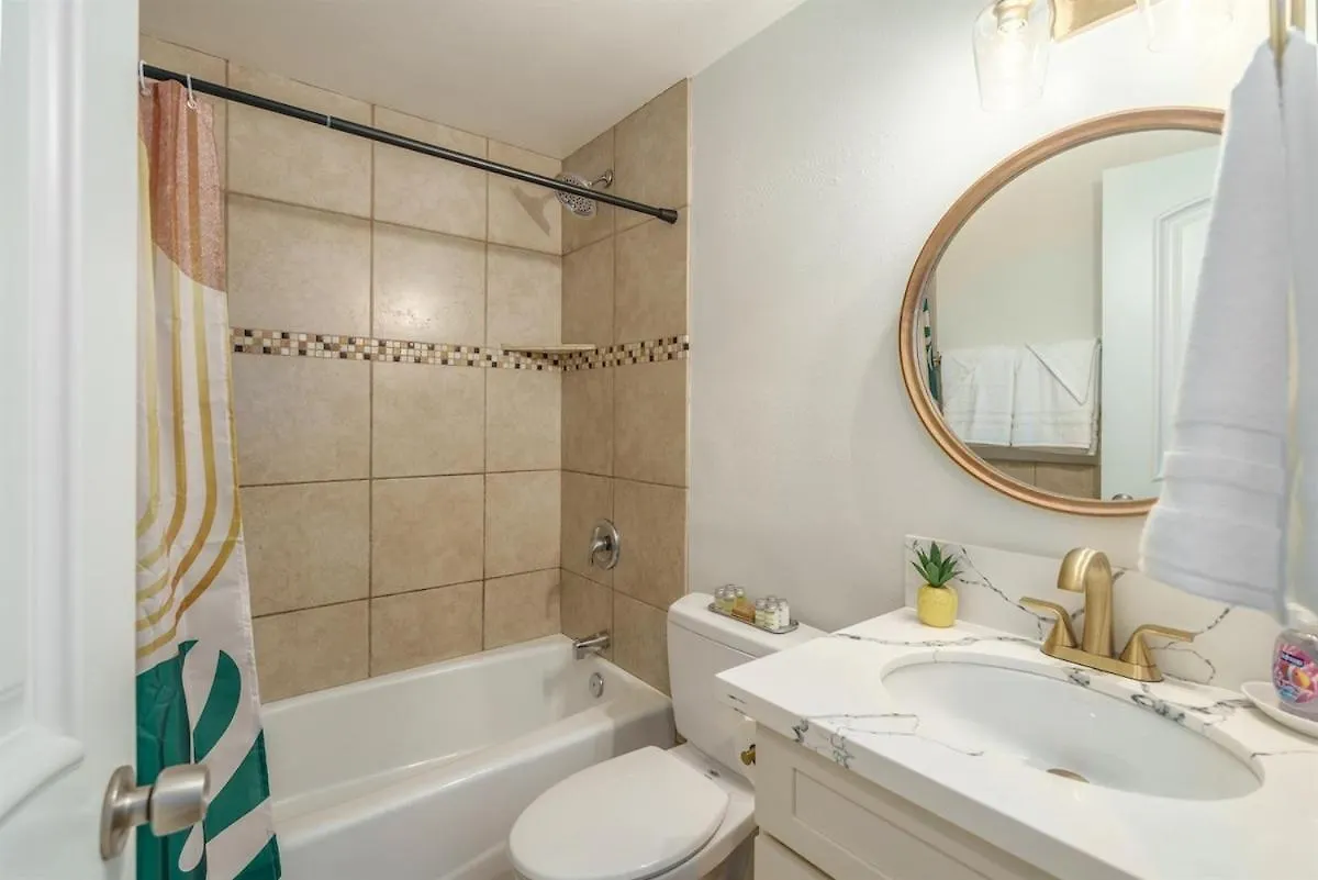 Holiday home Beachfront Condo—3 Bedrooms—fully Renovated *