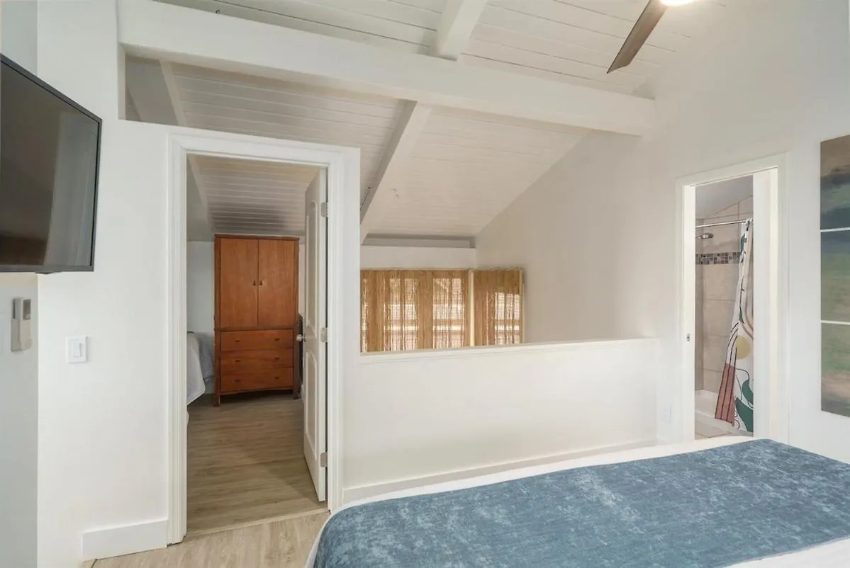 Beachfront Condo—3 Bedrooms—fully Renovated Holiday home Kihei