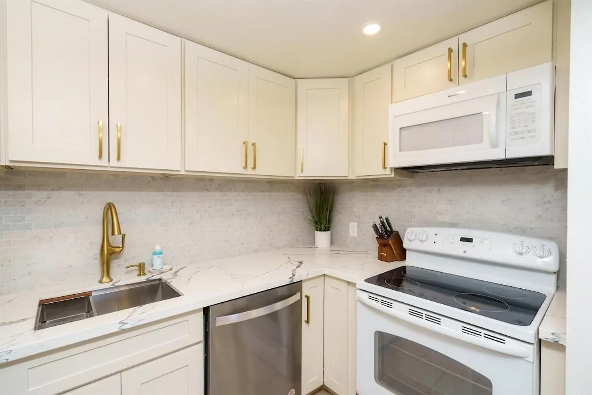 Beachfront Condo—3 Bedrooms—fully Renovated Holiday home Kihei