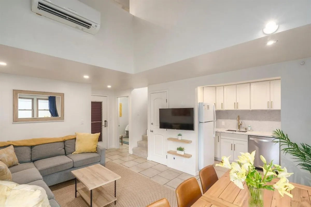 Beachfront Condo—3 Bedrooms—fully Renovated *