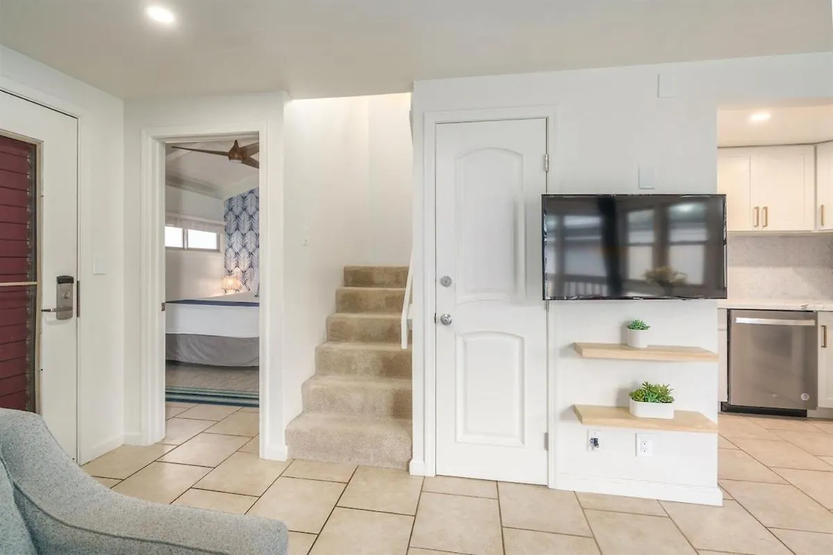 Beachfront Condo—3 Bedrooms—fully Renovated Holiday home Kihei