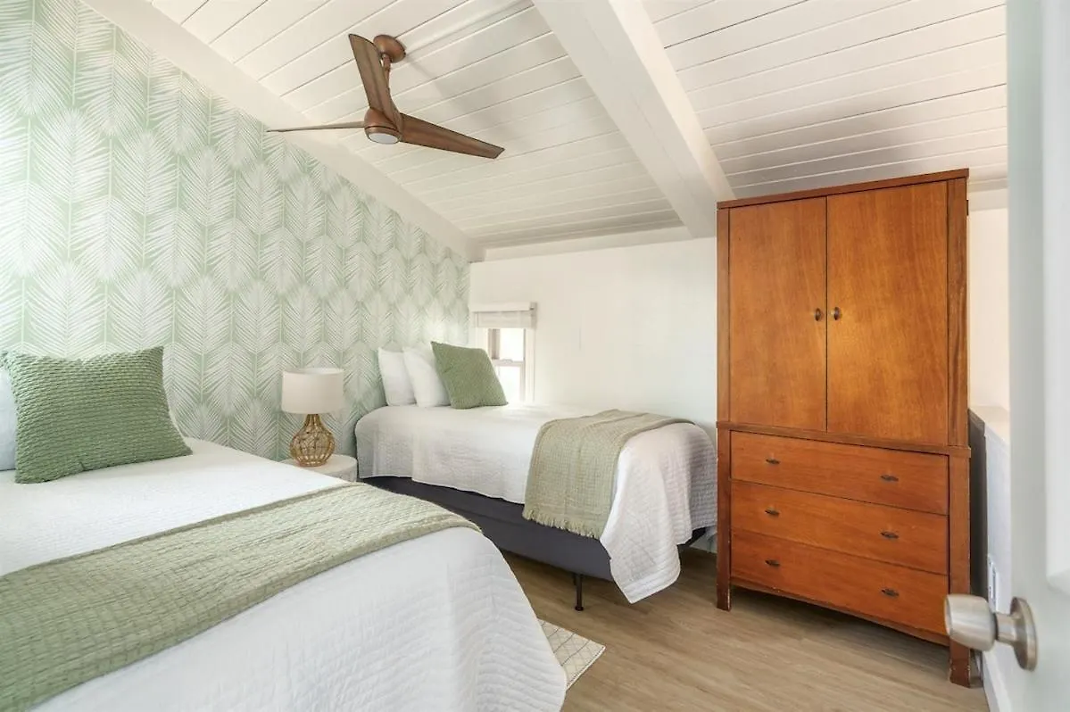 Beachfront Condo—3 Bedrooms—fully Renovated