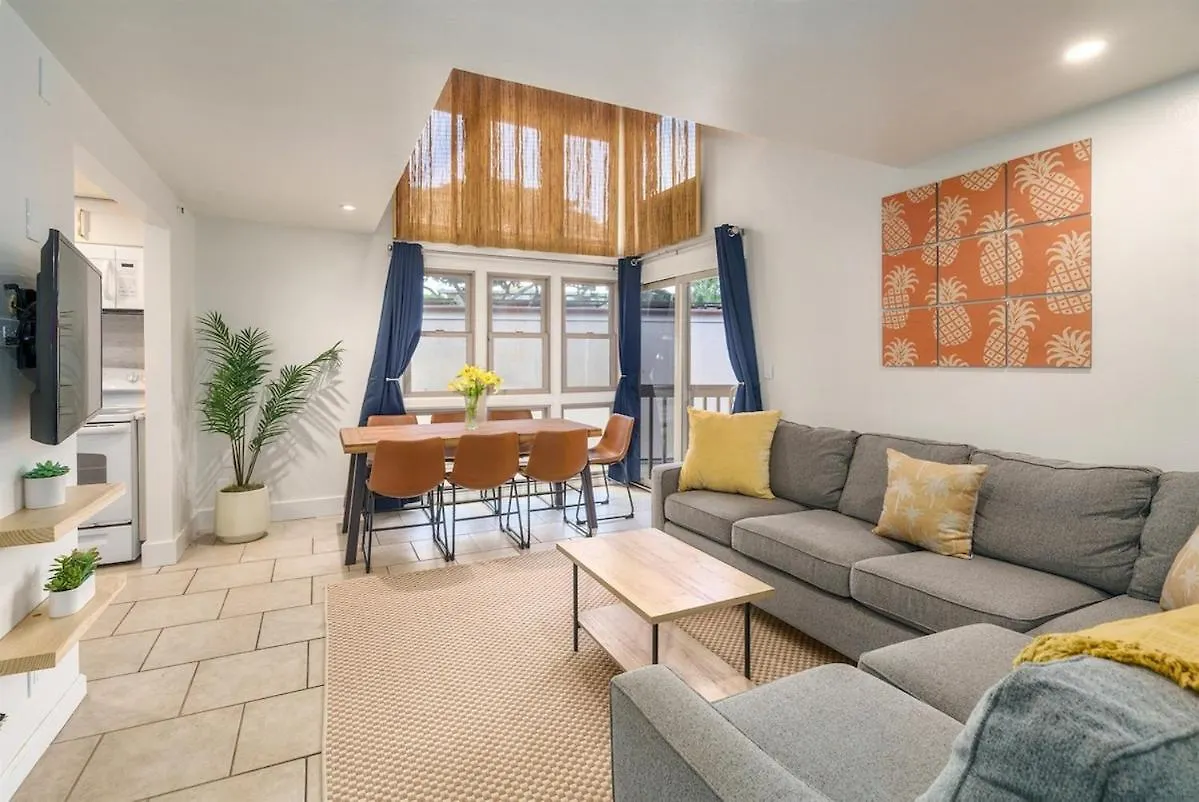 Holiday home Beachfront Condo—3 Bedrooms—fully Renovated