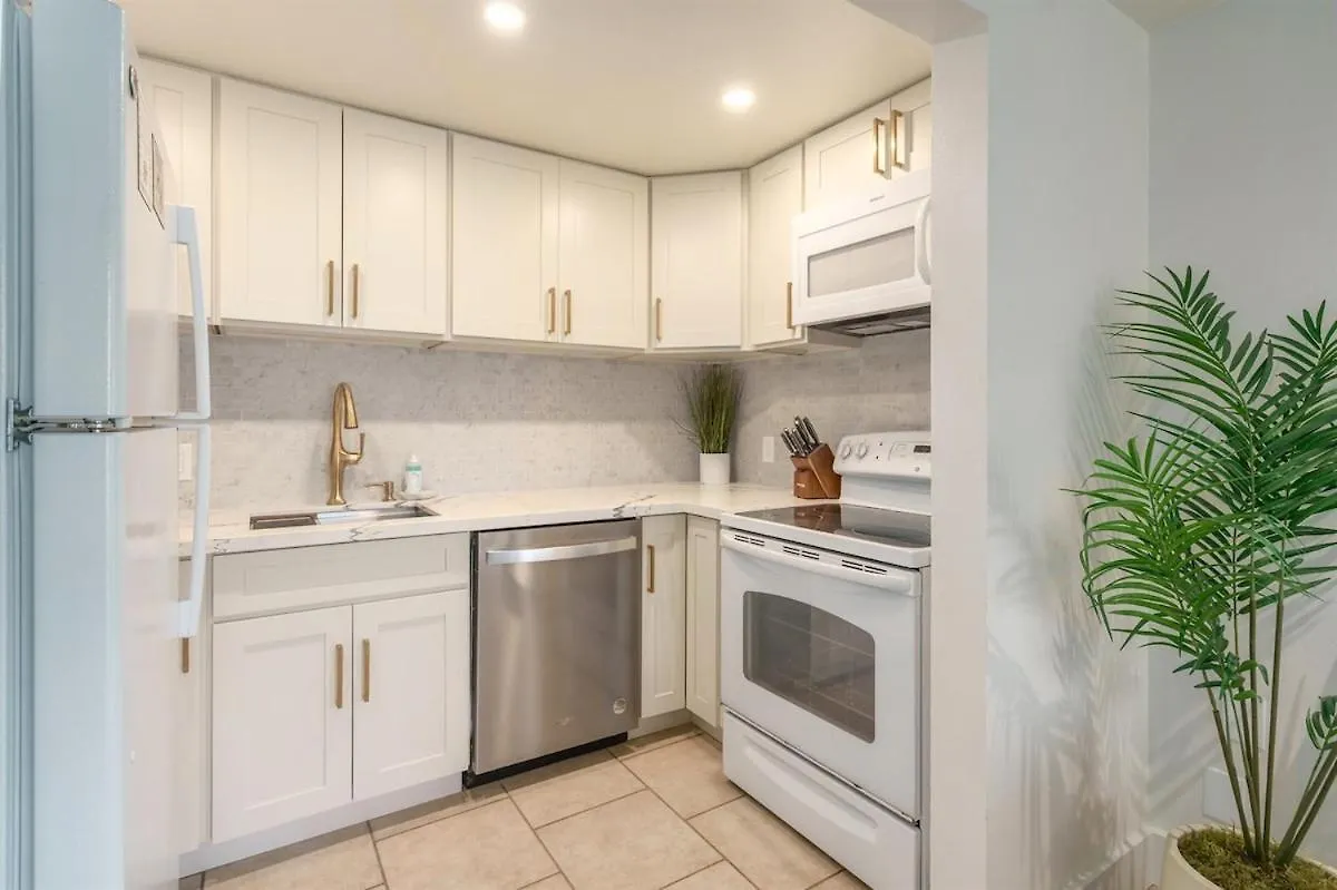 Beachfront Condo—3 Bedrooms—fully Renovated