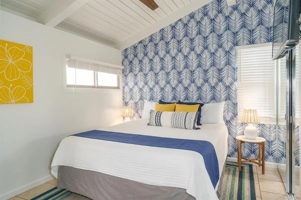 Holiday home Beachfront Condo—3 Bedrooms—fully Renovated *