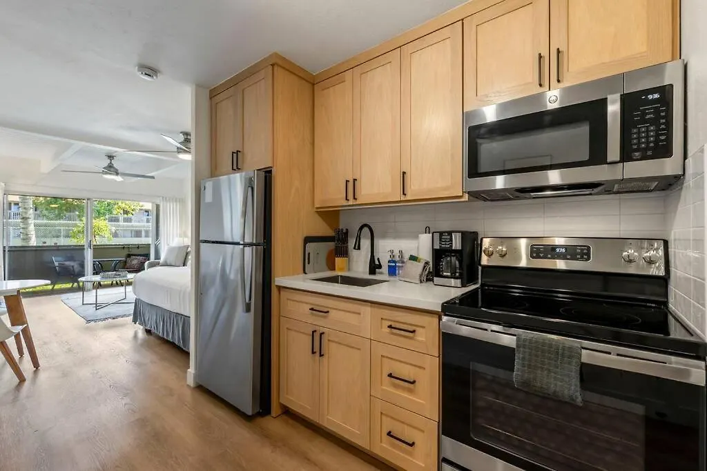 Bay Surf 140 - Remodeled Ground Floor Gem Across From * Kihei