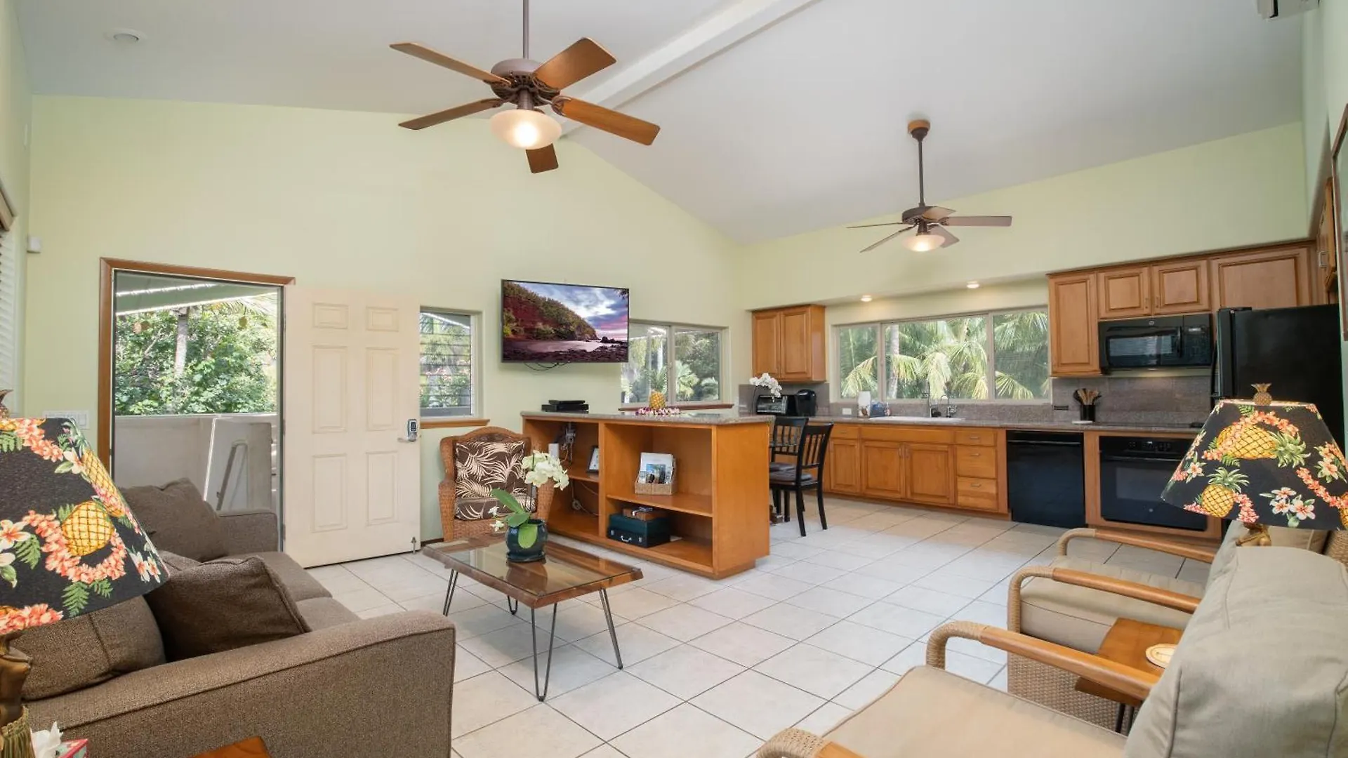 Aloha Aku Ohana - Spacious Garden View Oasis Apartment *