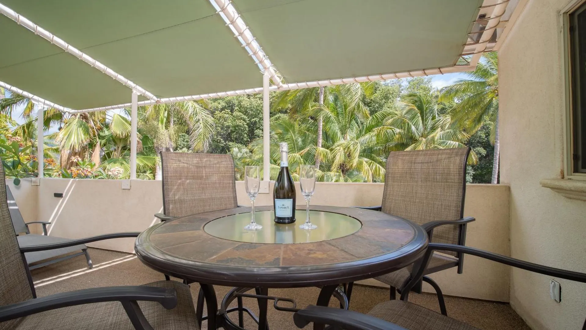 Aloha Aku Ohana - Spacious Garden View Oasis *