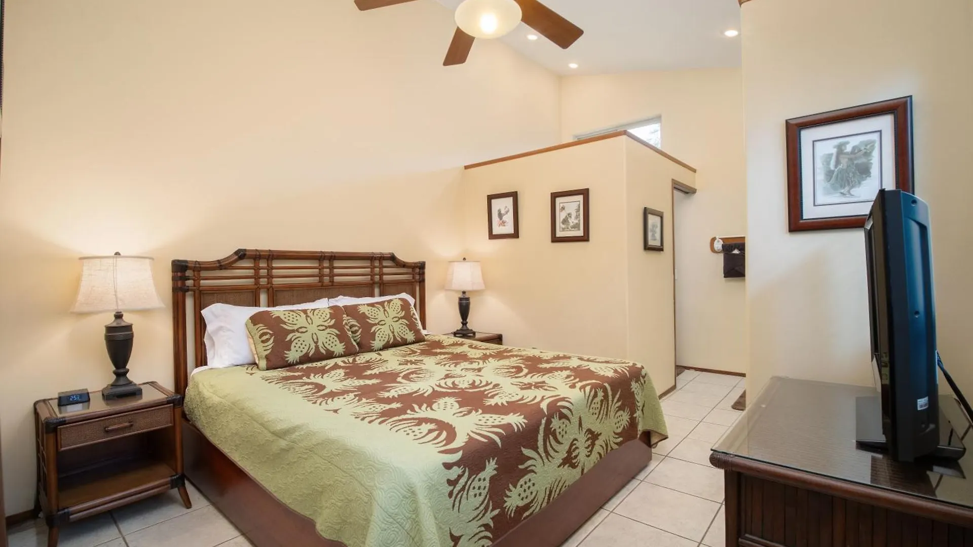Aloha Aku Ohana - Spacious Garden View Oasis *